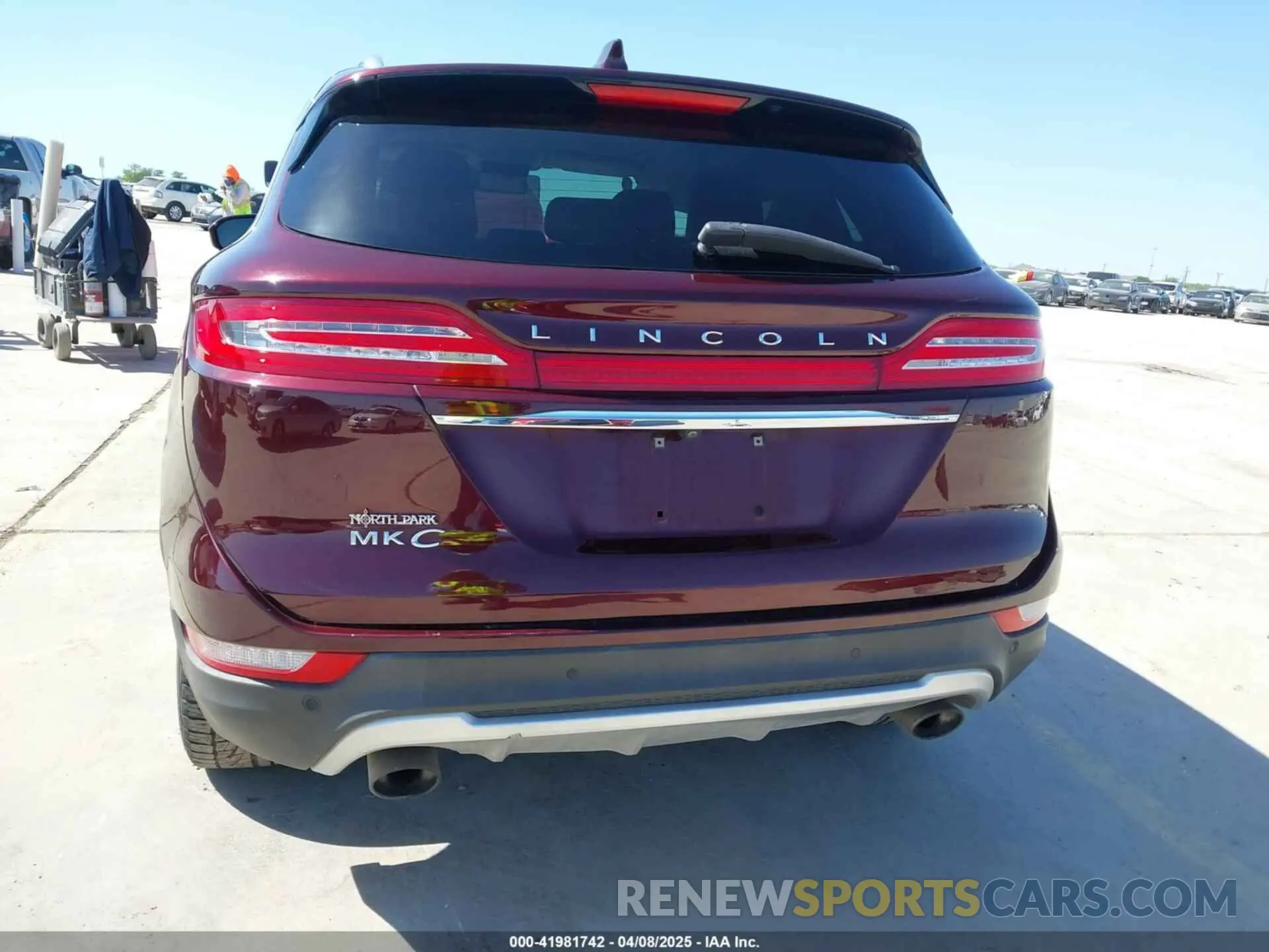 16 Photograph of a damaged car 5LMCJ2C92KUL17640 LINCOLN MKC 2019