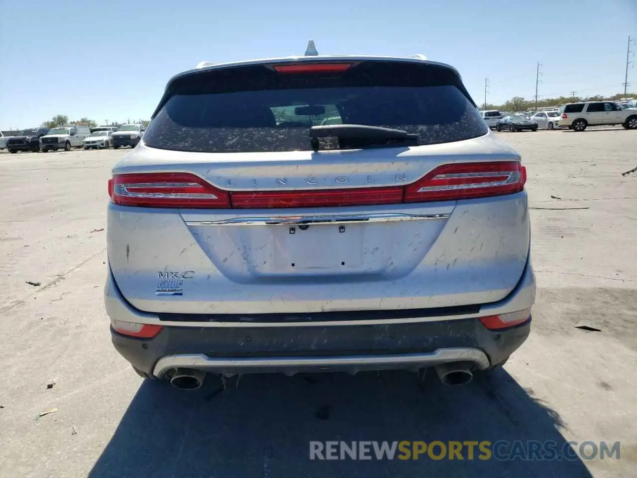 6 Photograph of a damaged car 5LMCJ2C92KUL42764 LINCOLN MKC 2019