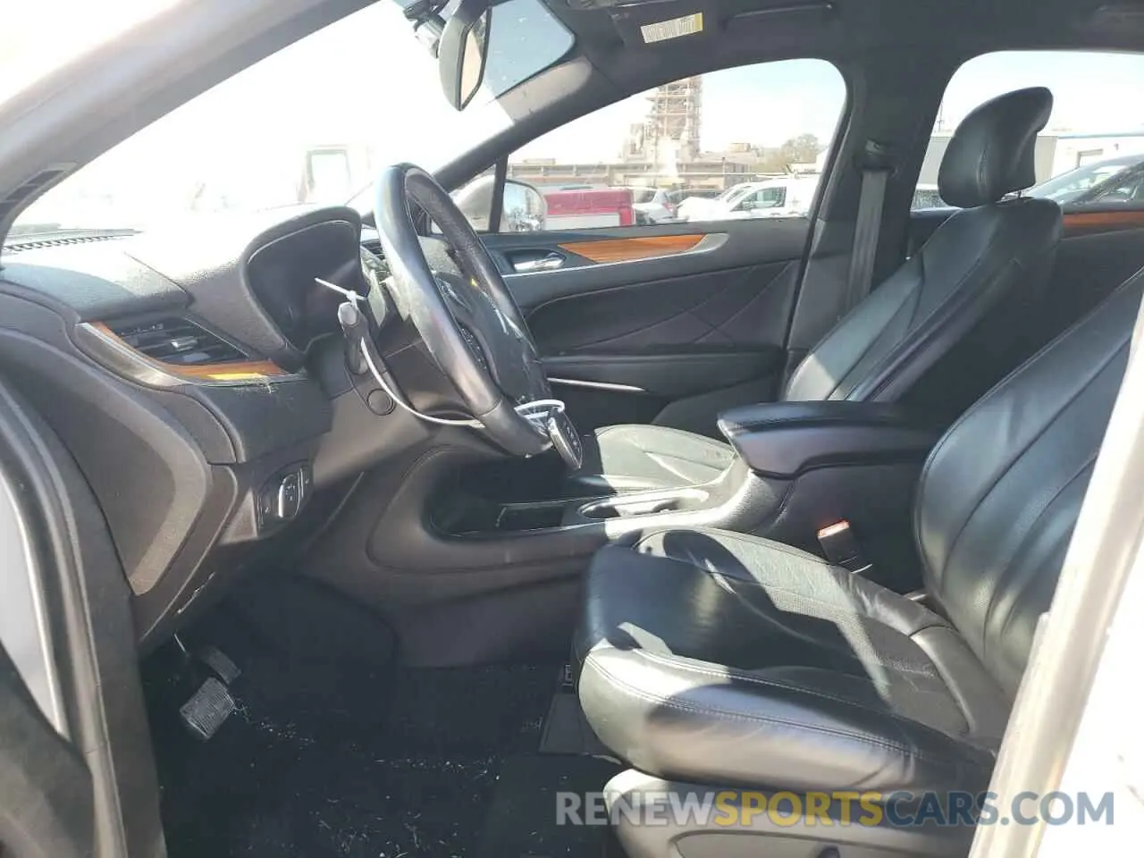 7 Photograph of a damaged car 5LMCJ2C92KUL42764 LINCOLN MKC 2019