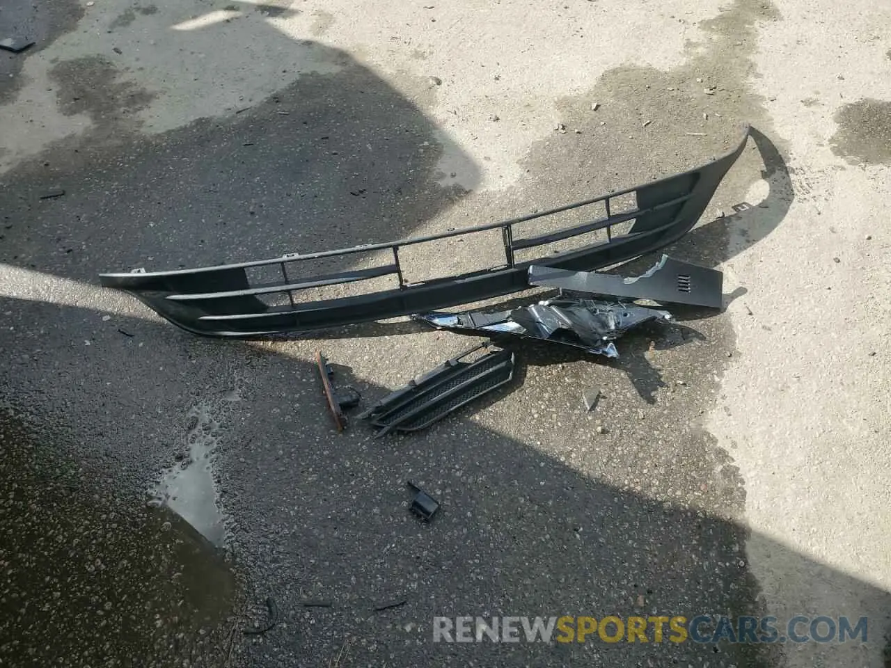 12 Photograph of a damaged car 5LMCJ2C93KUL52056 LINCOLN MKC 2019