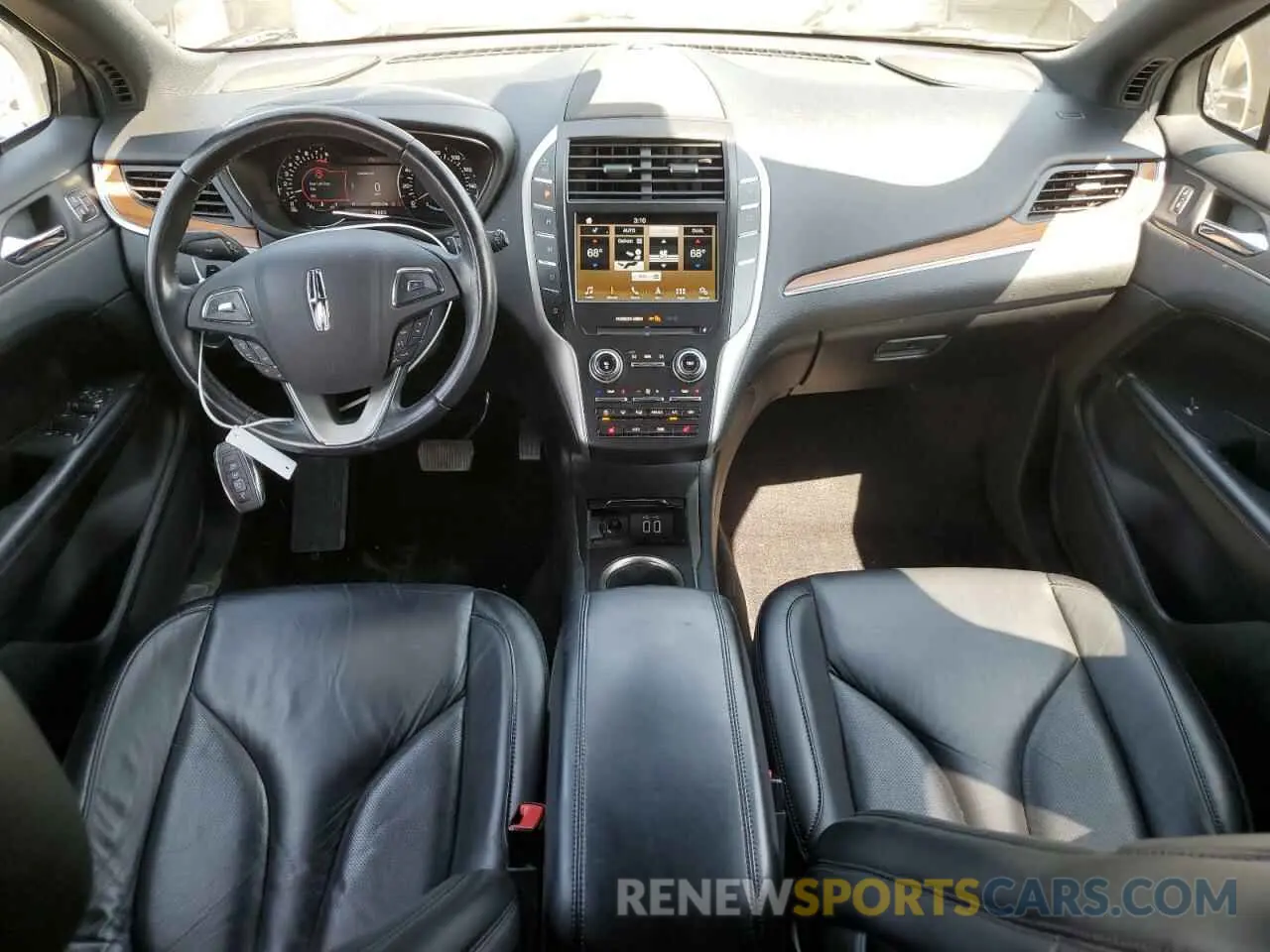 8 Photograph of a damaged car 5LMCJ2C94KUL03674 LINCOLN MKC 2019