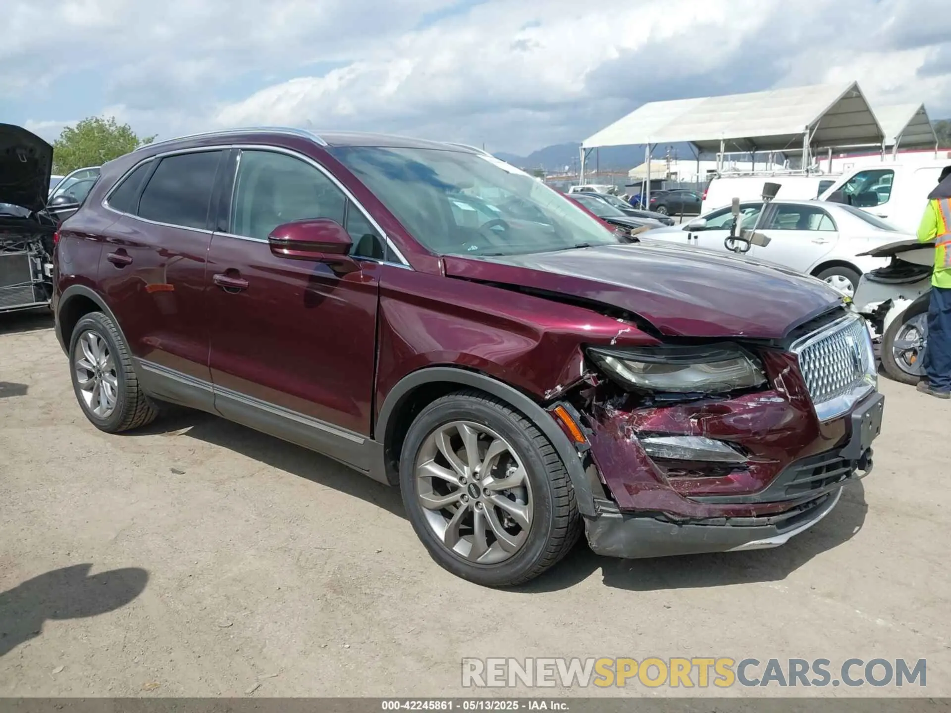 1 Photograph of a damaged car 5LMCJ2C95KUL22363 LINCOLN MKC 2019