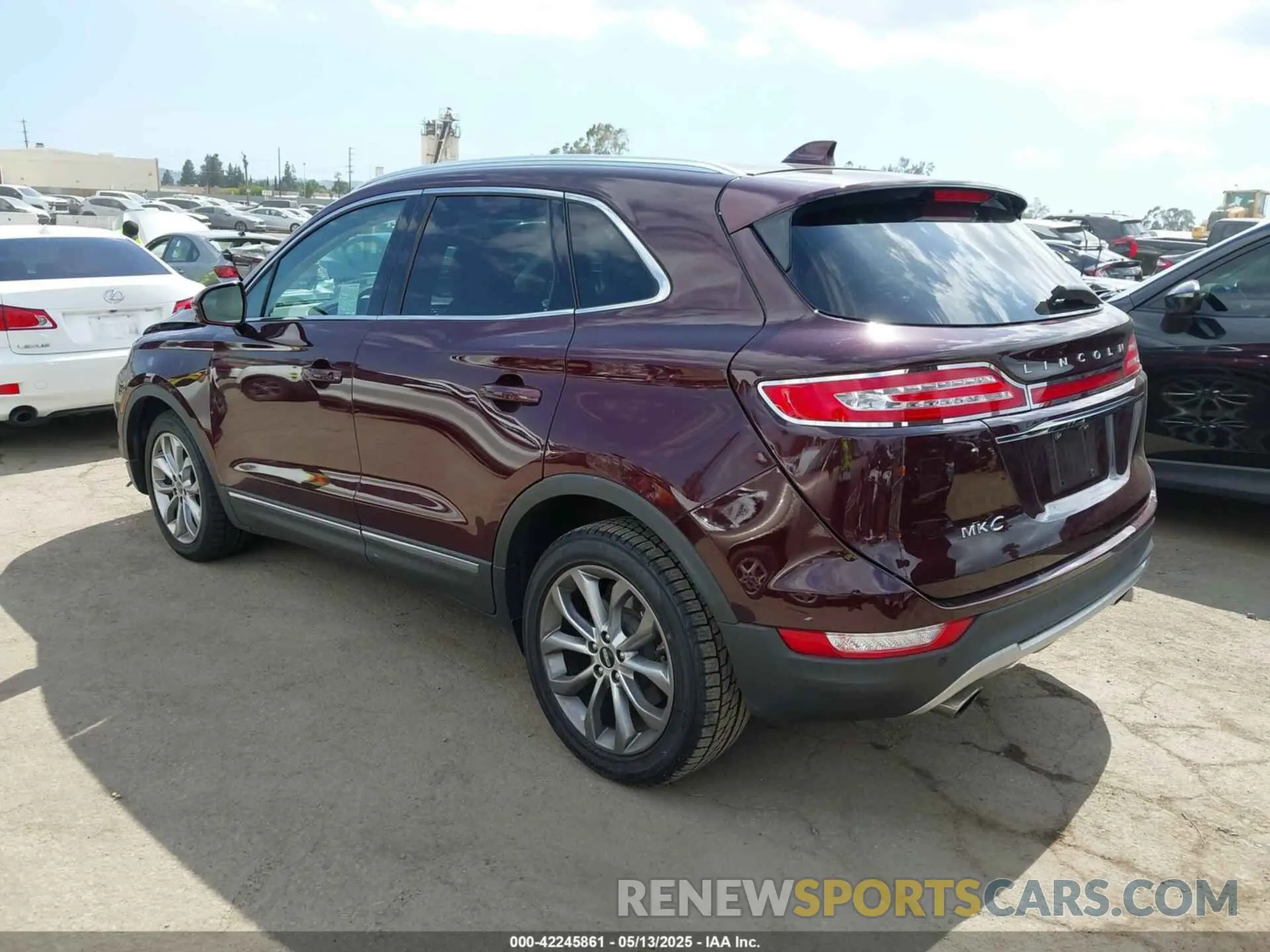3 Photograph of a damaged car 5LMCJ2C95KUL22363 LINCOLN MKC 2019