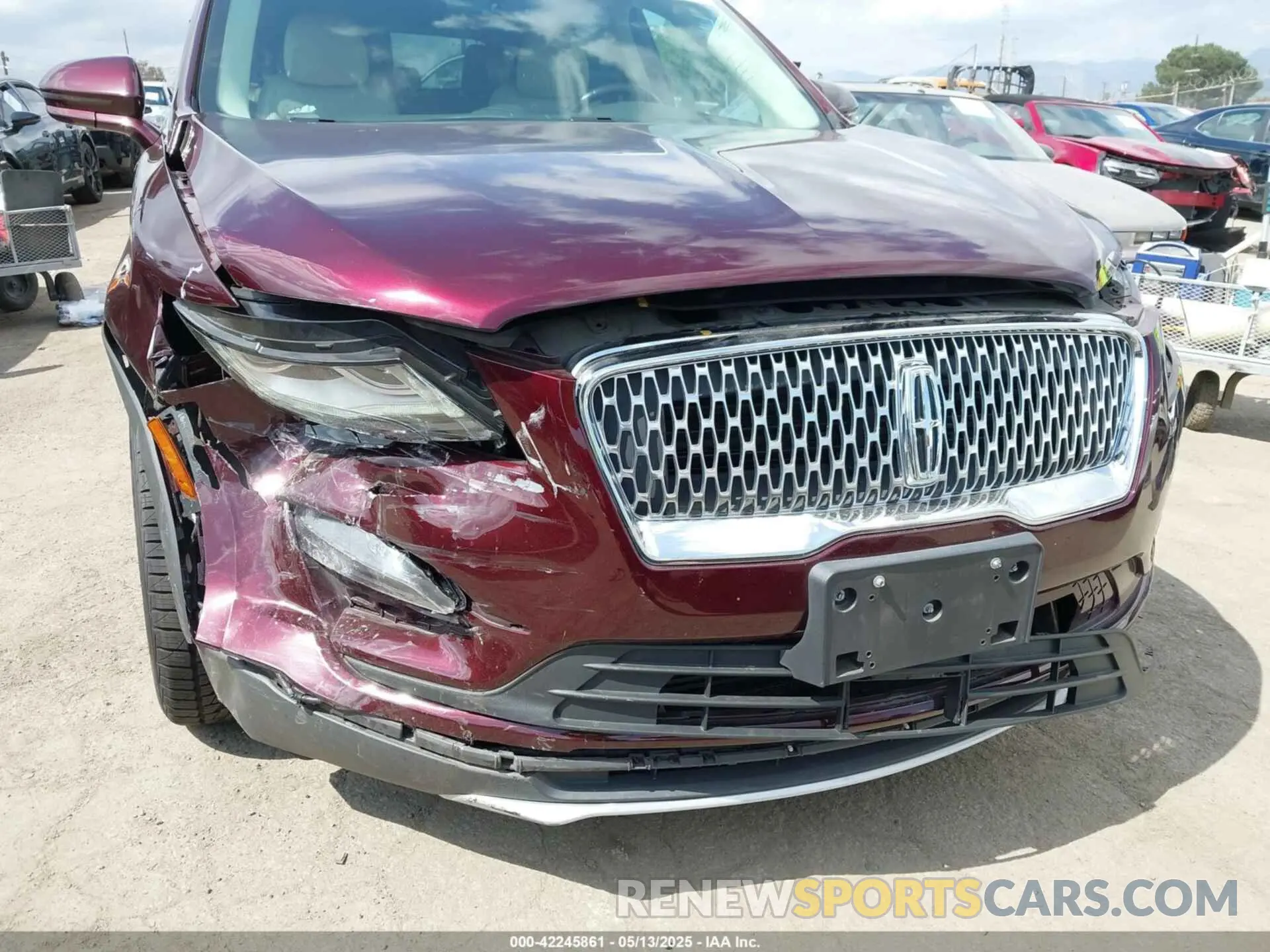 6 Photograph of a damaged car 5LMCJ2C95KUL22363 LINCOLN MKC 2019