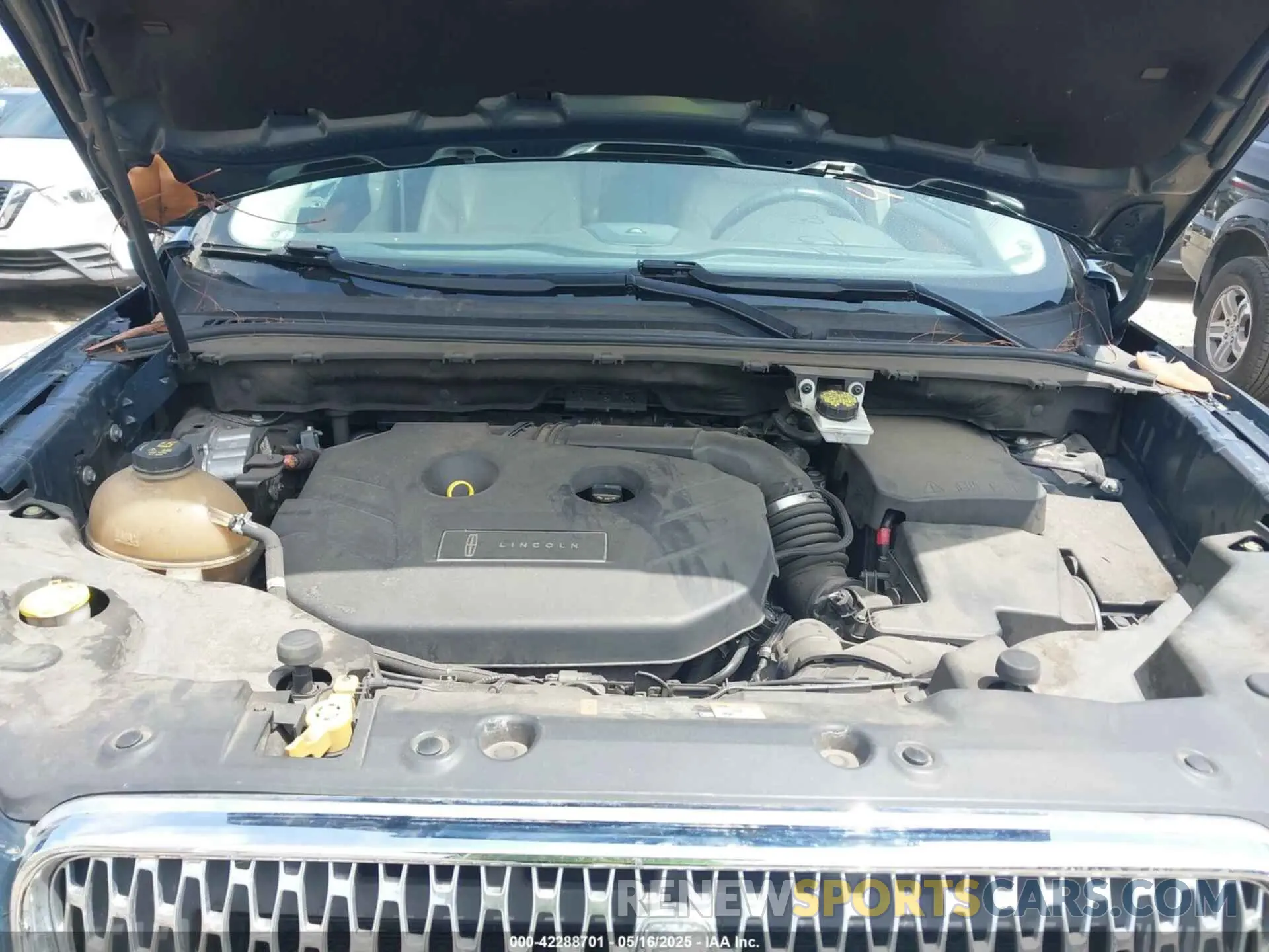 10 Photograph of a damaged car 5LMCJ2C99KUL12435 LINCOLN MKC 2019