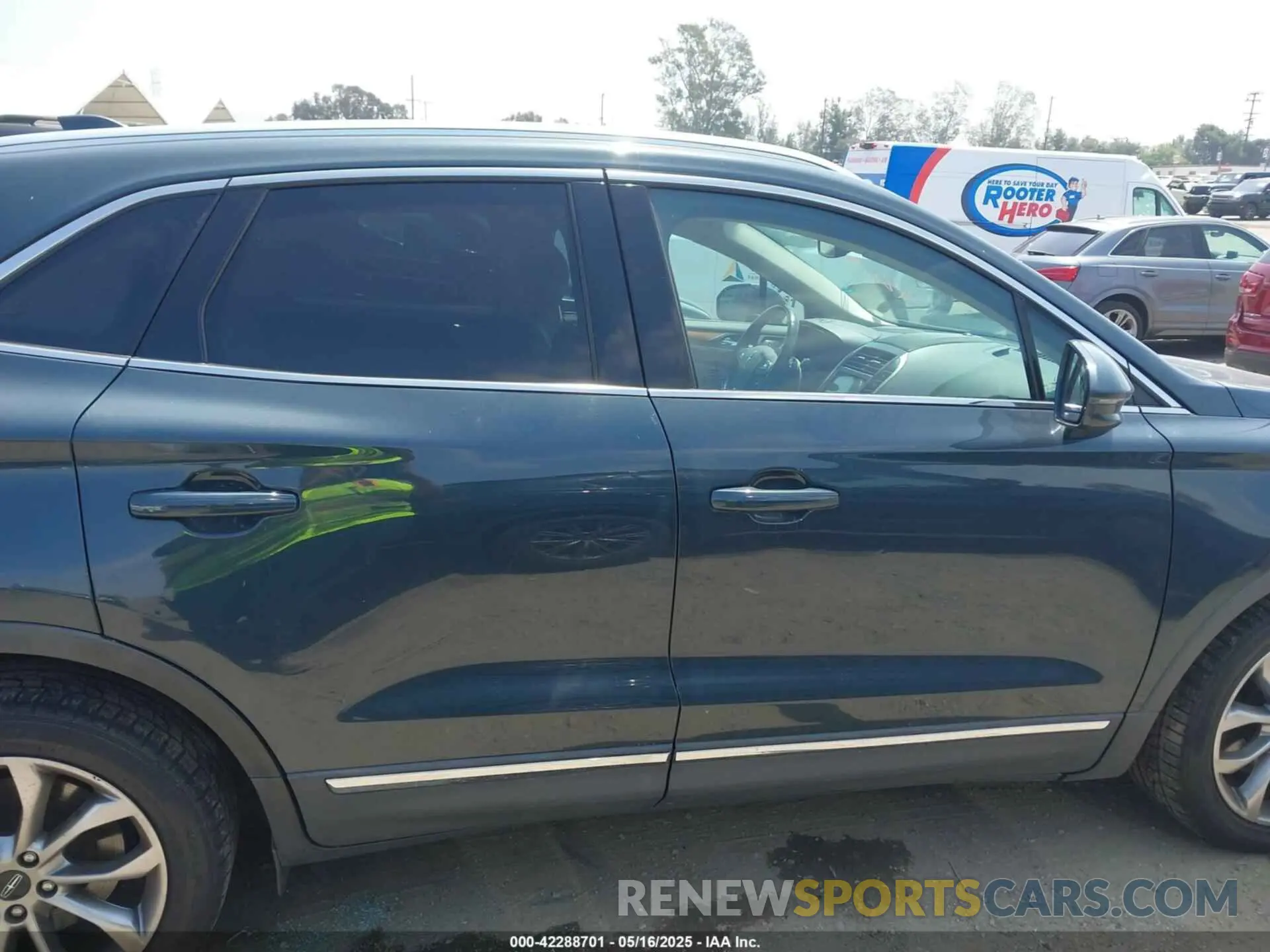 13 Photograph of a damaged car 5LMCJ2C99KUL12435 LINCOLN MKC 2019