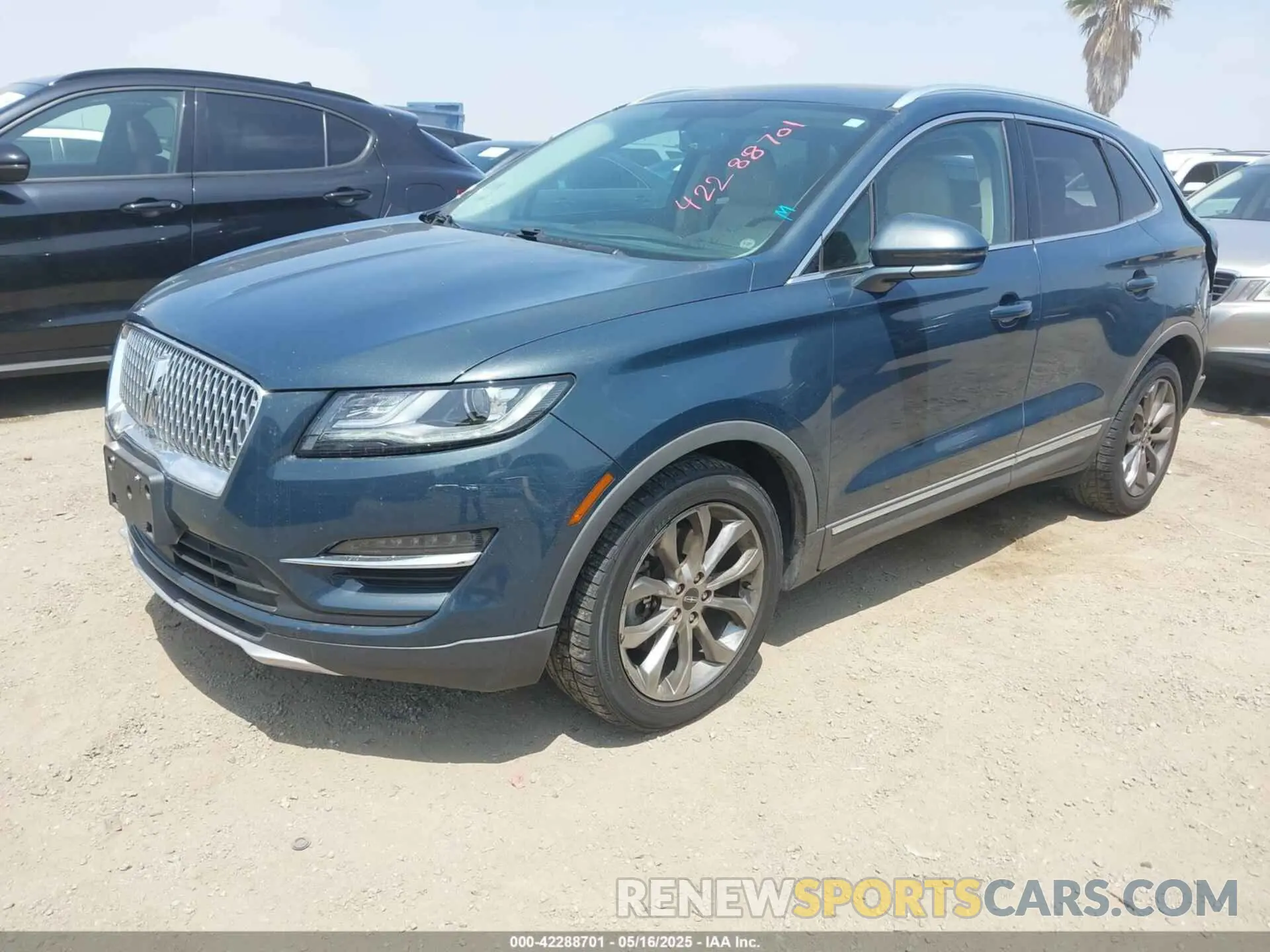 2 Photograph of a damaged car 5LMCJ2C99KUL12435 LINCOLN MKC 2019