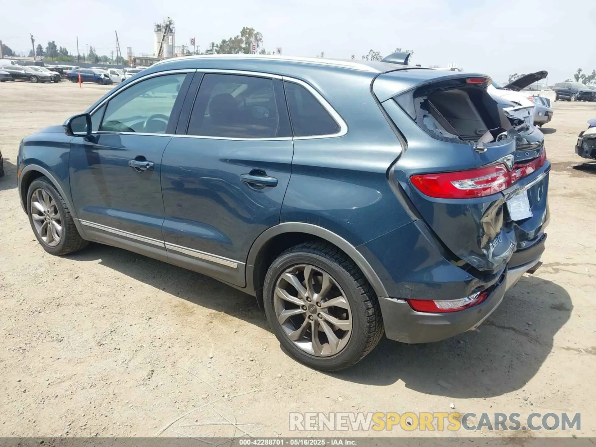 3 Photograph of a damaged car 5LMCJ2C99KUL12435 LINCOLN MKC 2019