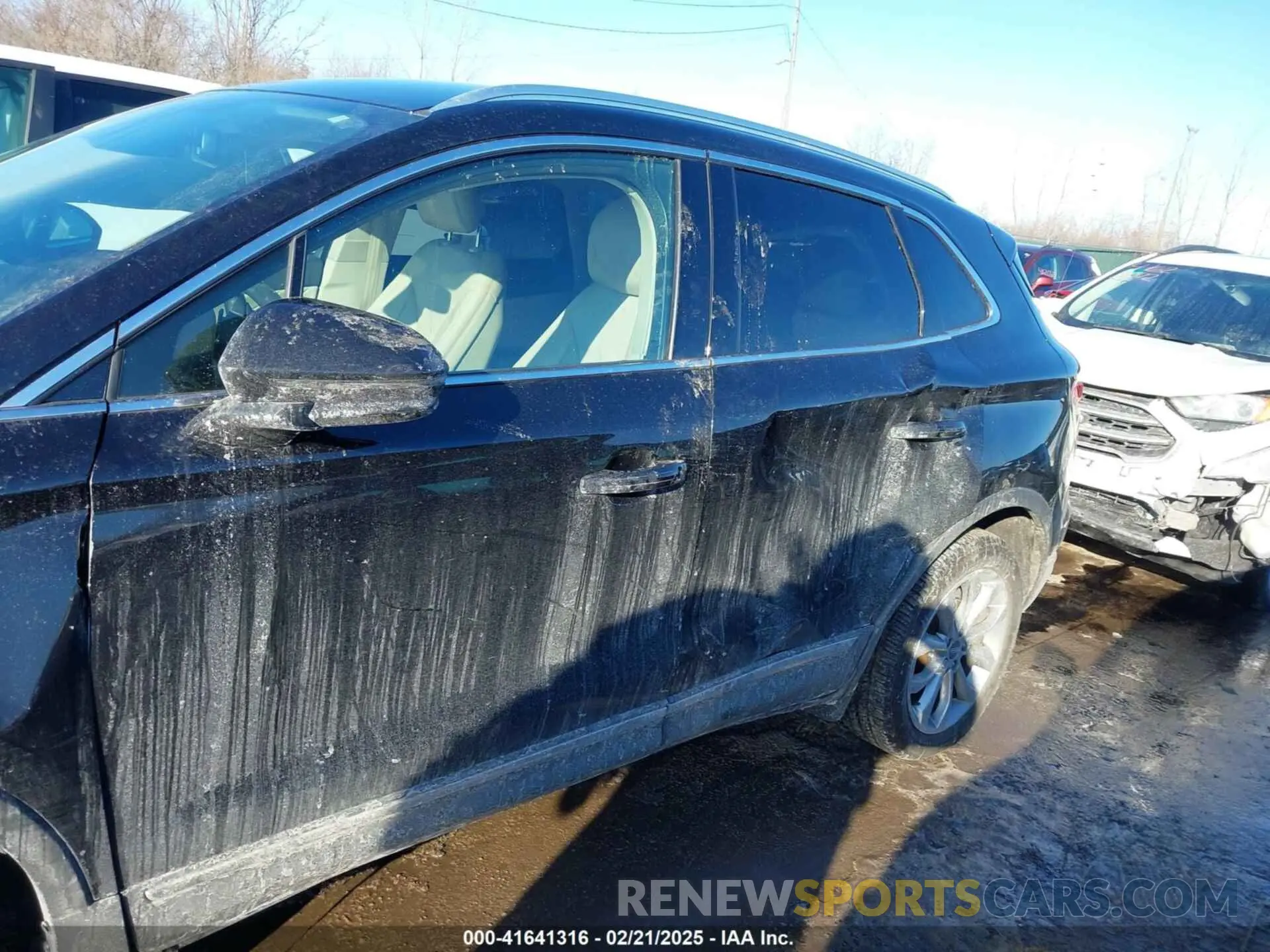 14 Photograph of a damaged car 5LMCJ2C99KUL17179 LINCOLN MKC 2019