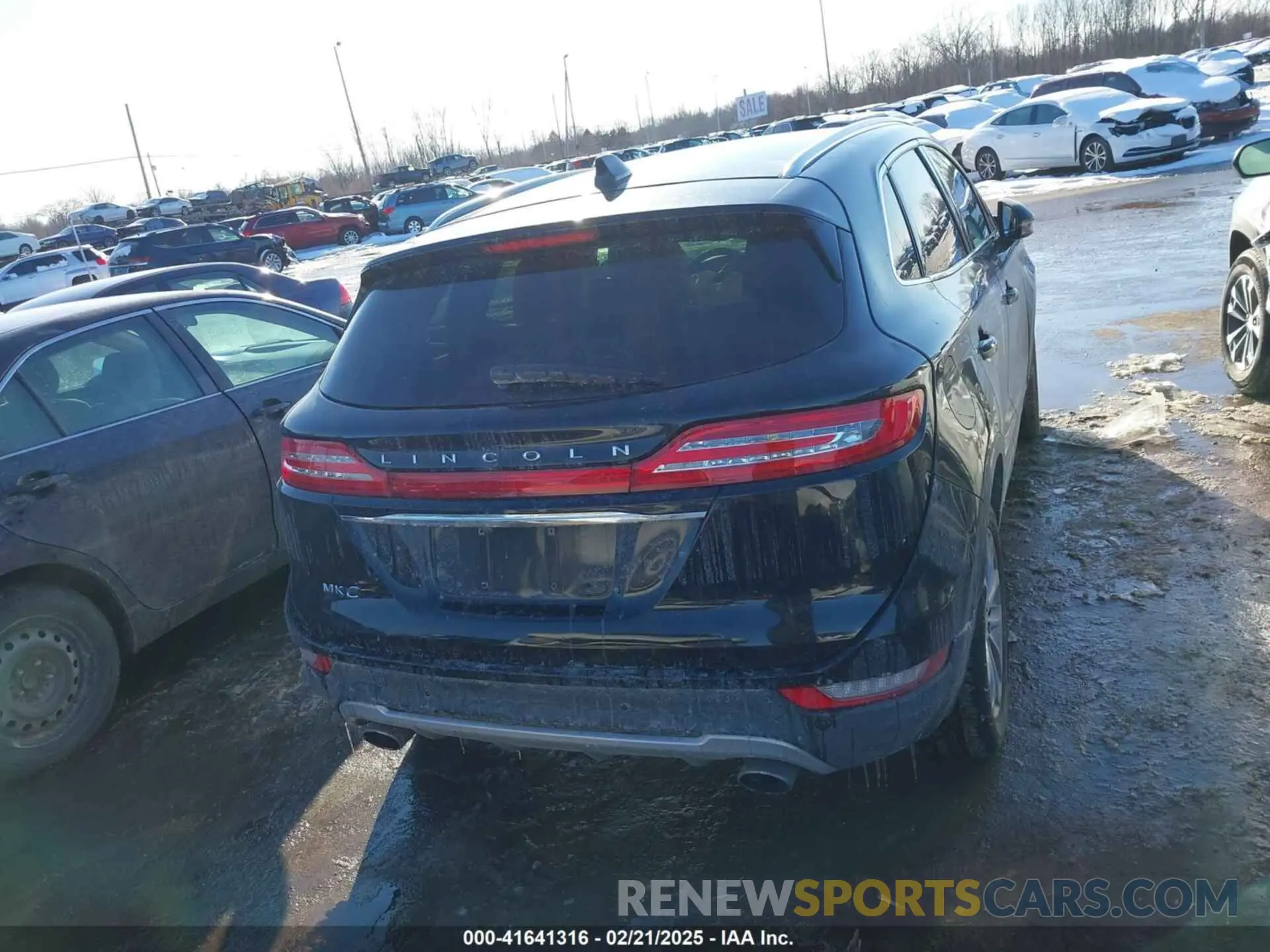 16 Photograph of a damaged car 5LMCJ2C99KUL17179 LINCOLN MKC 2019