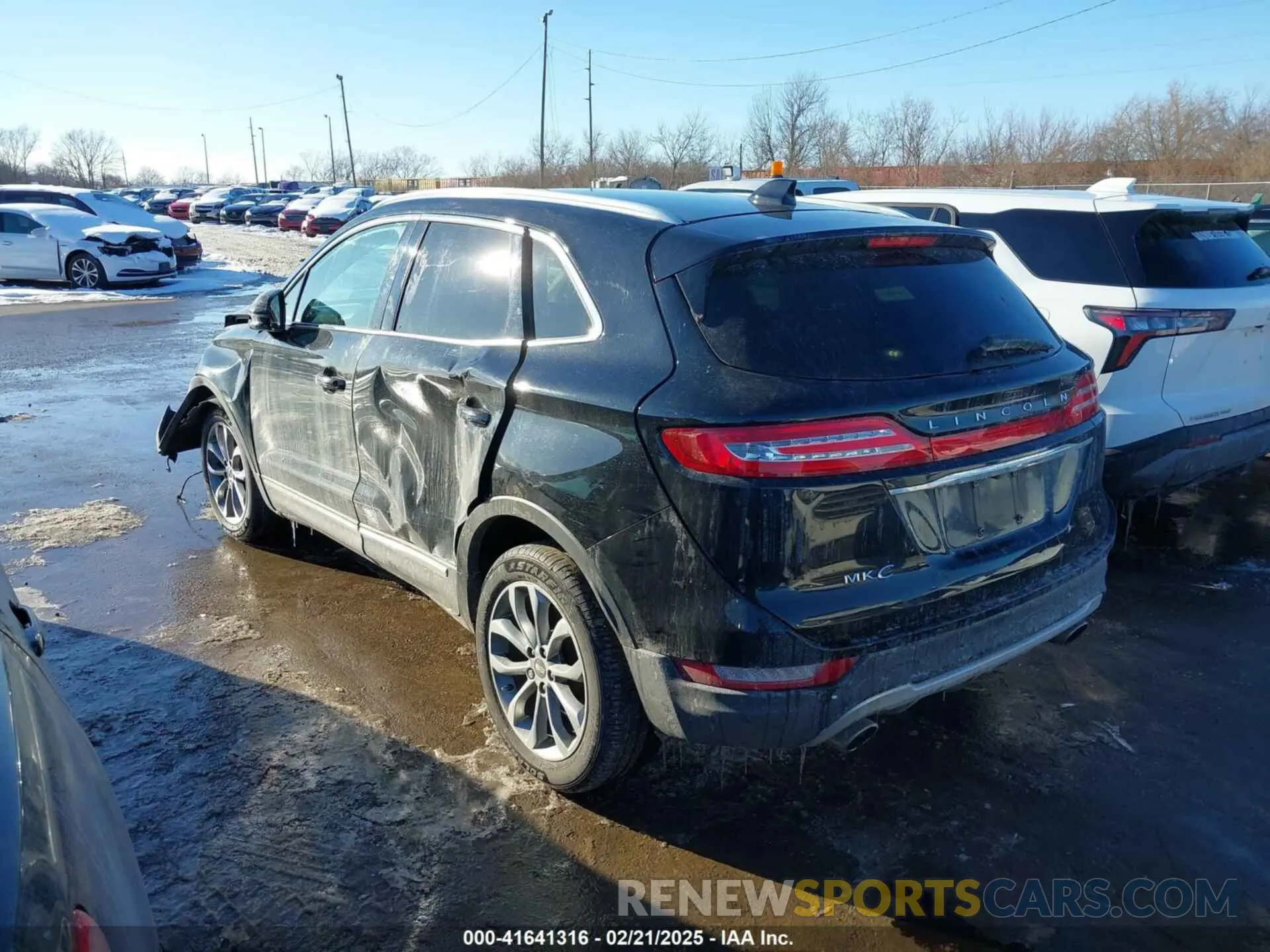 3 Photograph of a damaged car 5LMCJ2C99KUL17179 LINCOLN MKC 2019