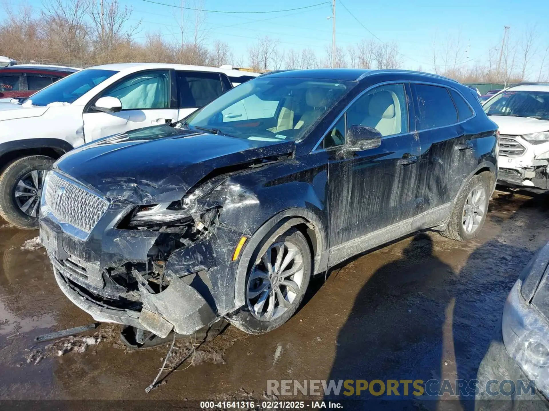 6 Photograph of a damaged car 5LMCJ2C99KUL17179 LINCOLN MKC 2019