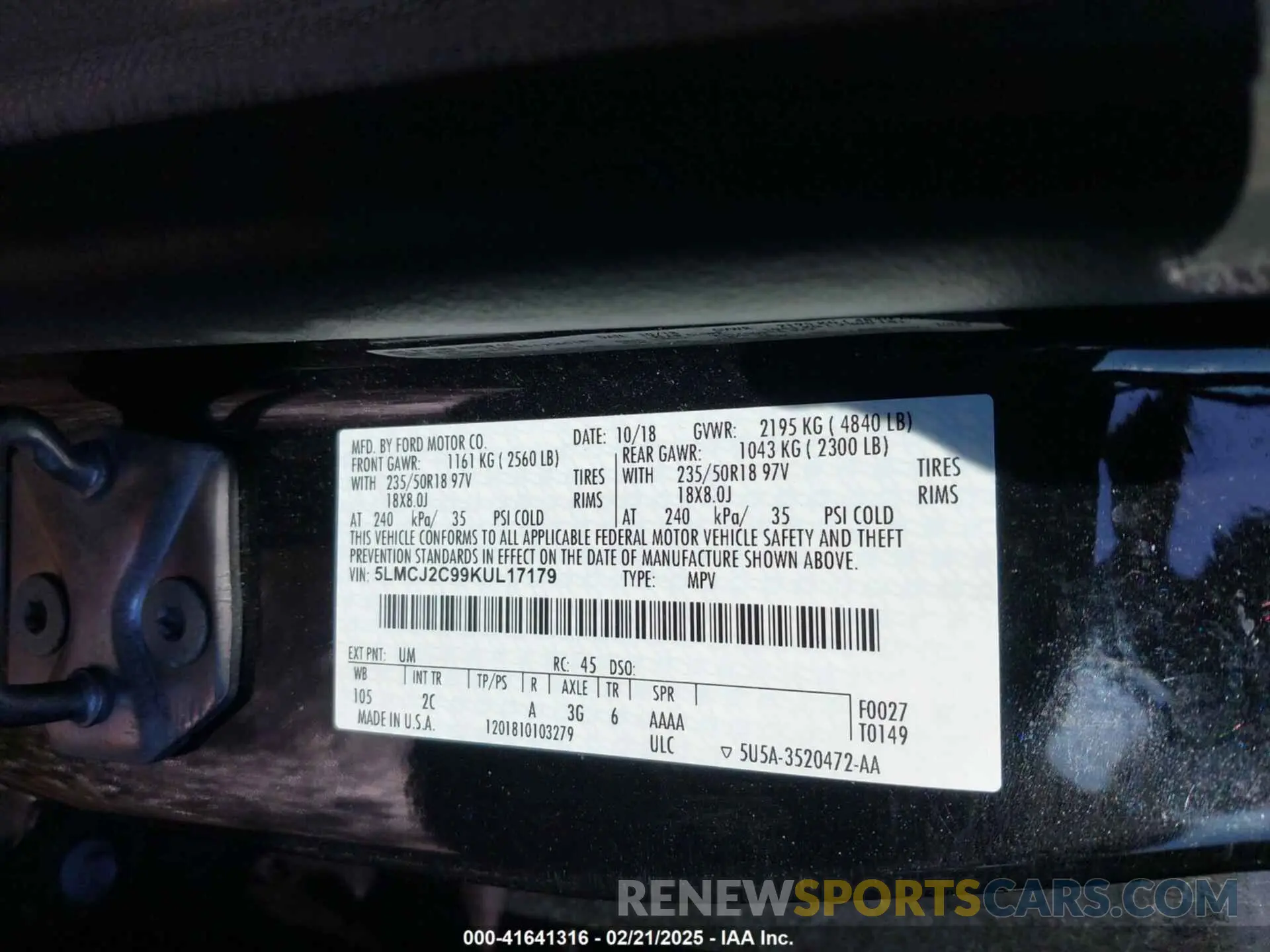 9 Photograph of a damaged car 5LMCJ2C99KUL17179 LINCOLN MKC 2019