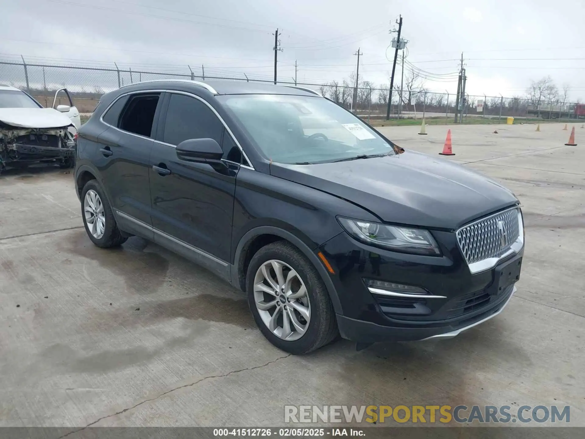 1 Photograph of a damaged car 5LMCJ2C99KUL52725 LINCOLN MKC 2019