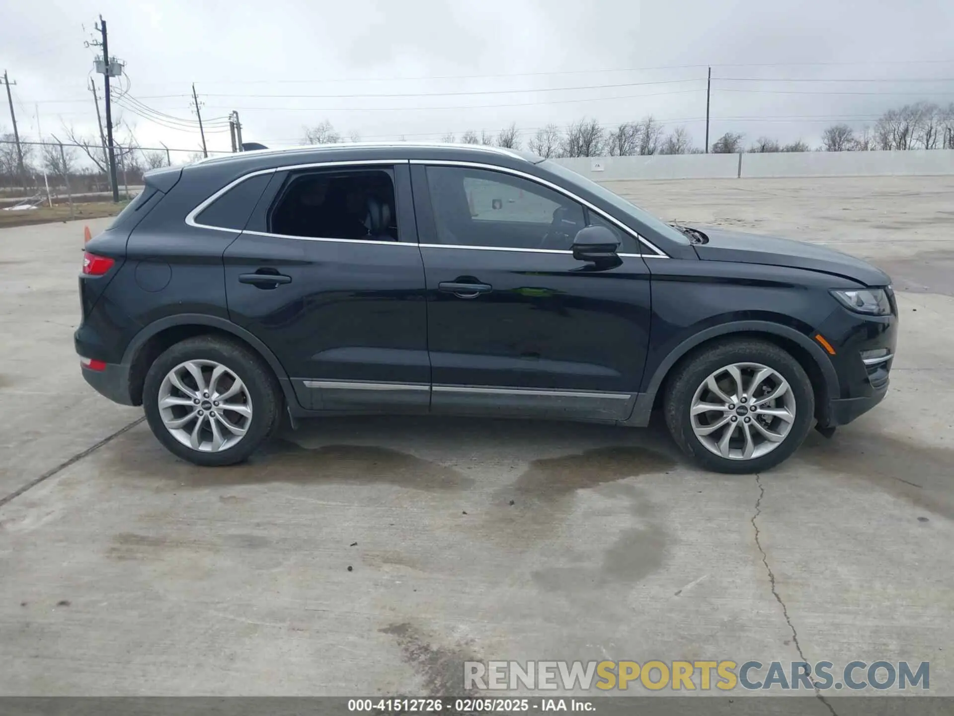 13 Photograph of a damaged car 5LMCJ2C99KUL52725 LINCOLN MKC 2019