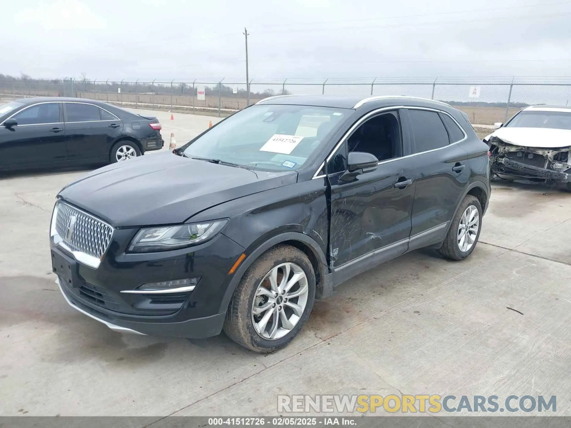 2 Photograph of a damaged car 5LMCJ2C99KUL52725 LINCOLN MKC 2019