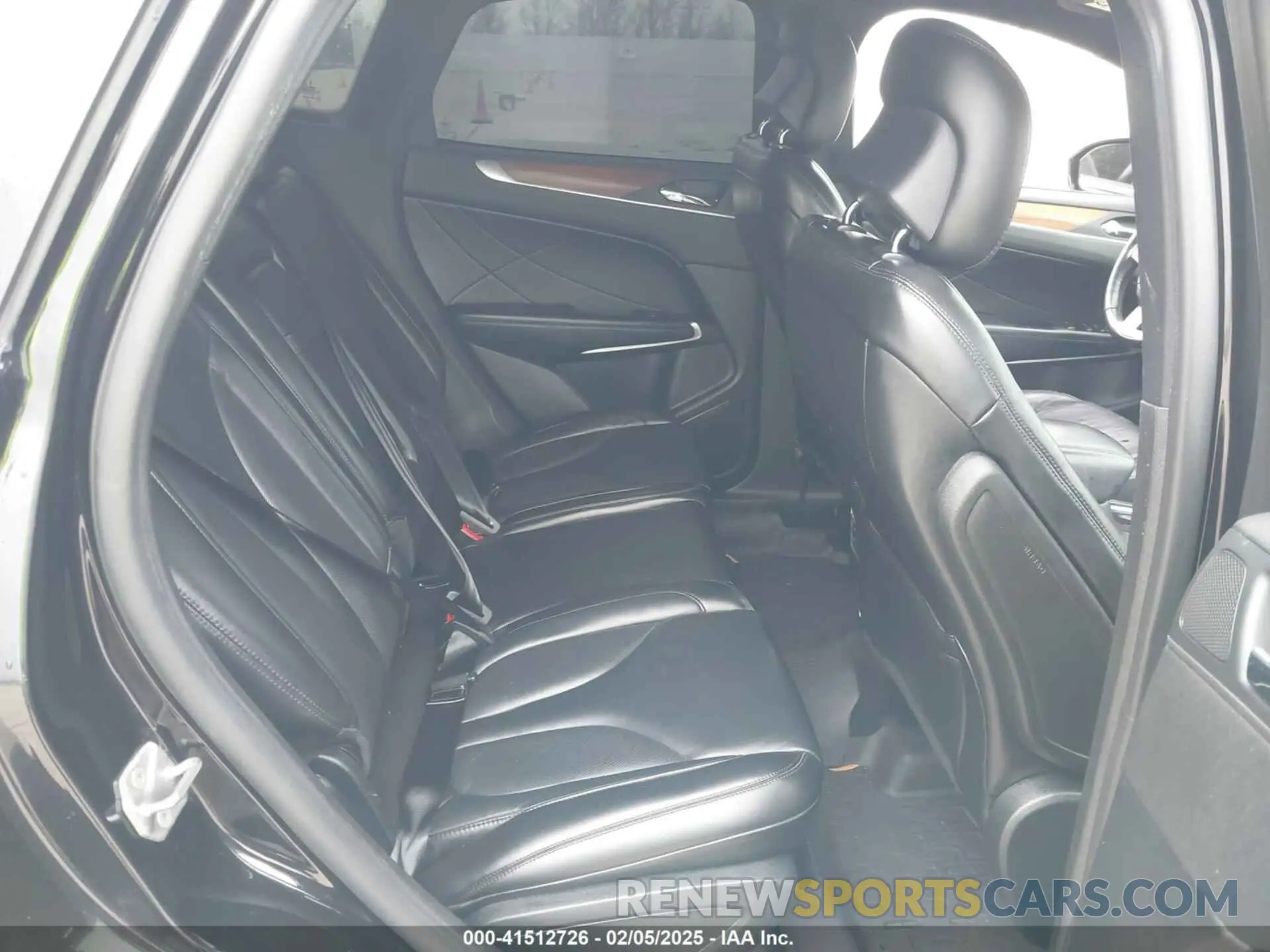 8 Photograph of a damaged car 5LMCJ2C99KUL52725 LINCOLN MKC 2019