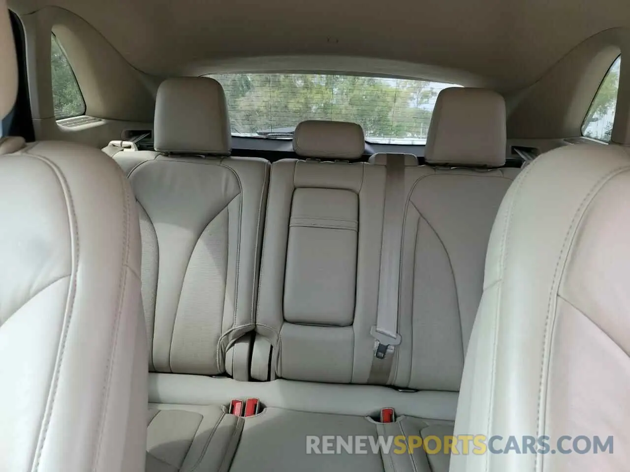 10 Photograph of a damaged car 5LMCJ2C9XKUL51955 LINCOLN MKC 2019