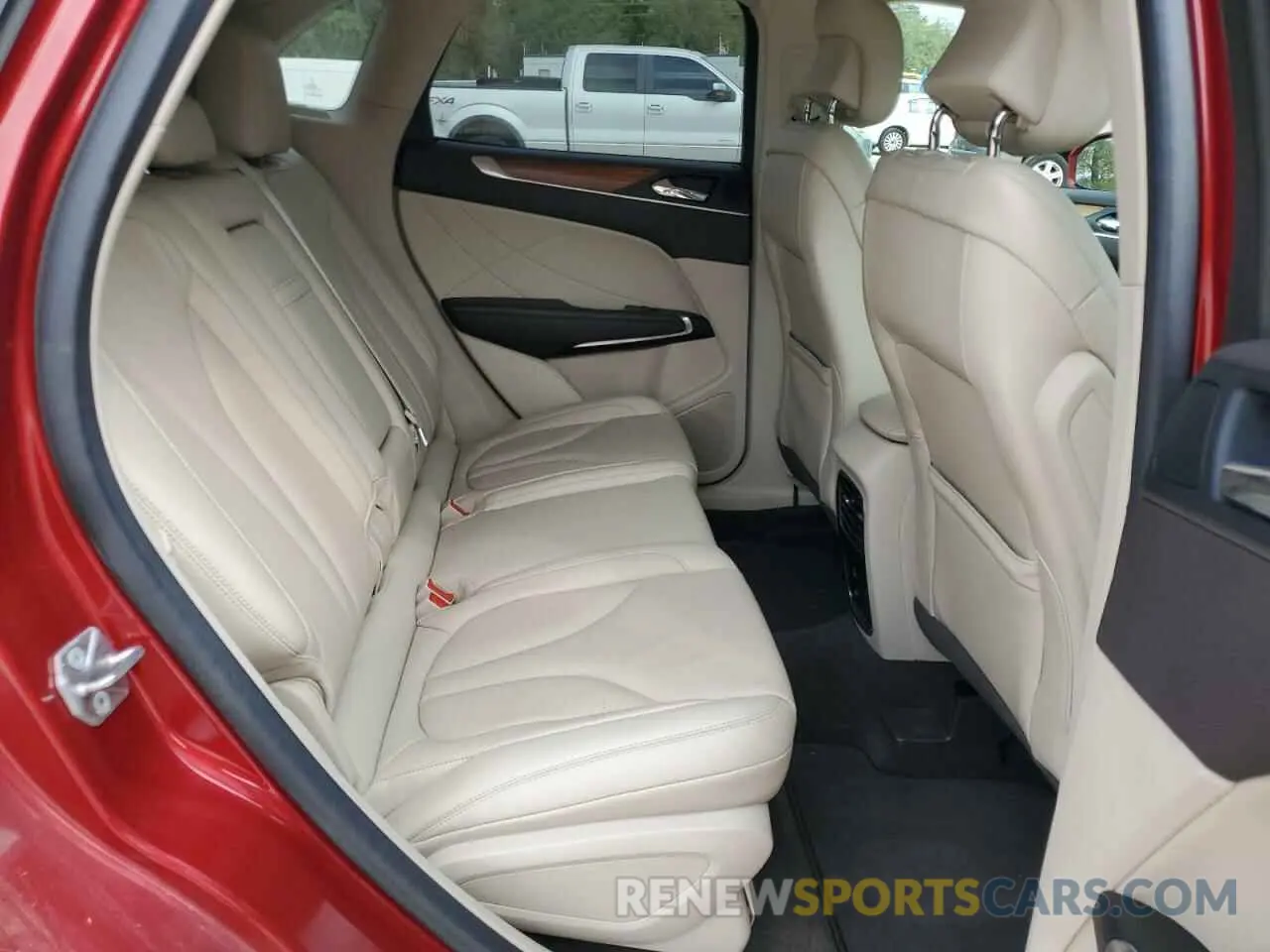 12 Photograph of a damaged car 5LMCJ2C9XKUL51955 LINCOLN MKC 2019