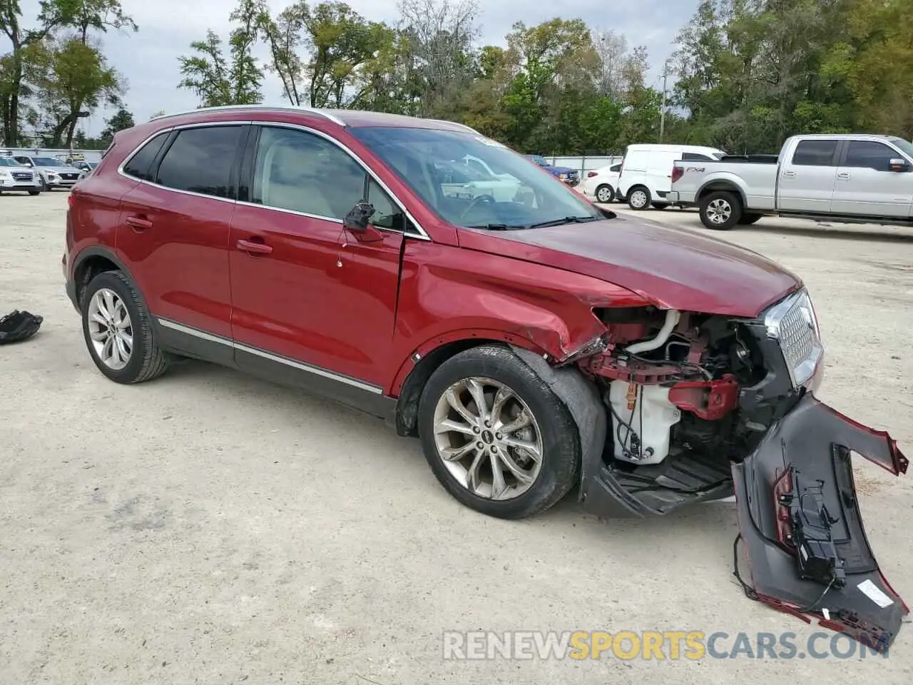 4 Photograph of a damaged car 5LMCJ2C9XKUL51955 LINCOLN MKC 2019