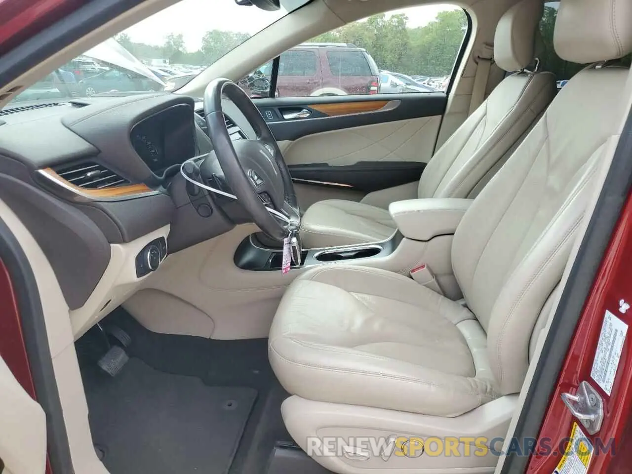 7 Photograph of a damaged car 5LMCJ2C9XKUL51955 LINCOLN MKC 2019