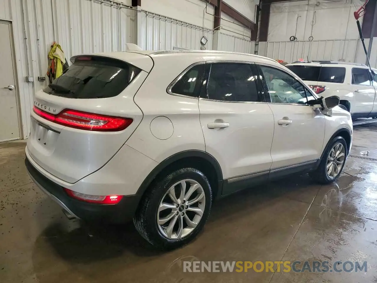 3 Photograph of a damaged car 5LMCJ2D90KUL25654 LINCOLN MKC 2019