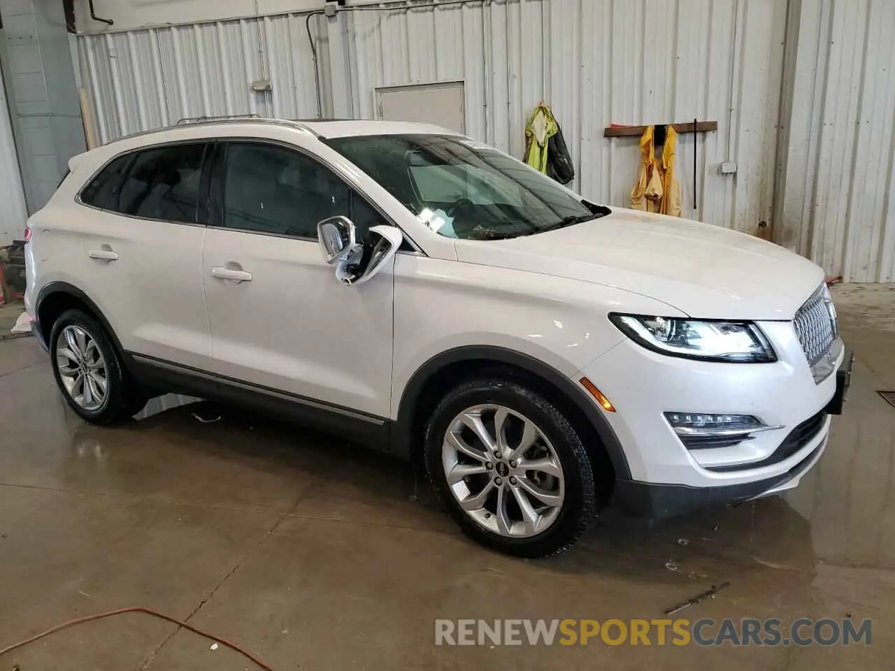 4 Photograph of a damaged car 5LMCJ2D90KUL25654 LINCOLN MKC 2019