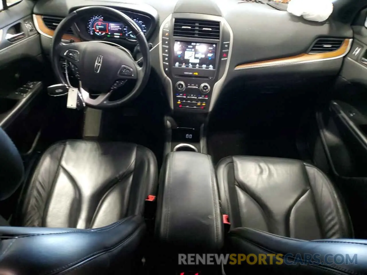 8 Photograph of a damaged car 5LMCJ2D90KUL25654 LINCOLN MKC 2019