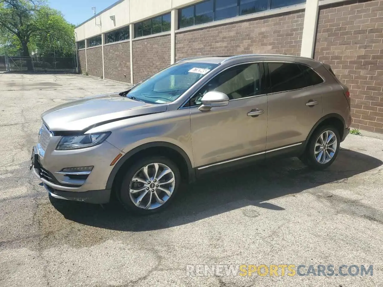 1 Photograph of a damaged car 5LMCJ2D90KUL46326 LINCOLN MKC 2019