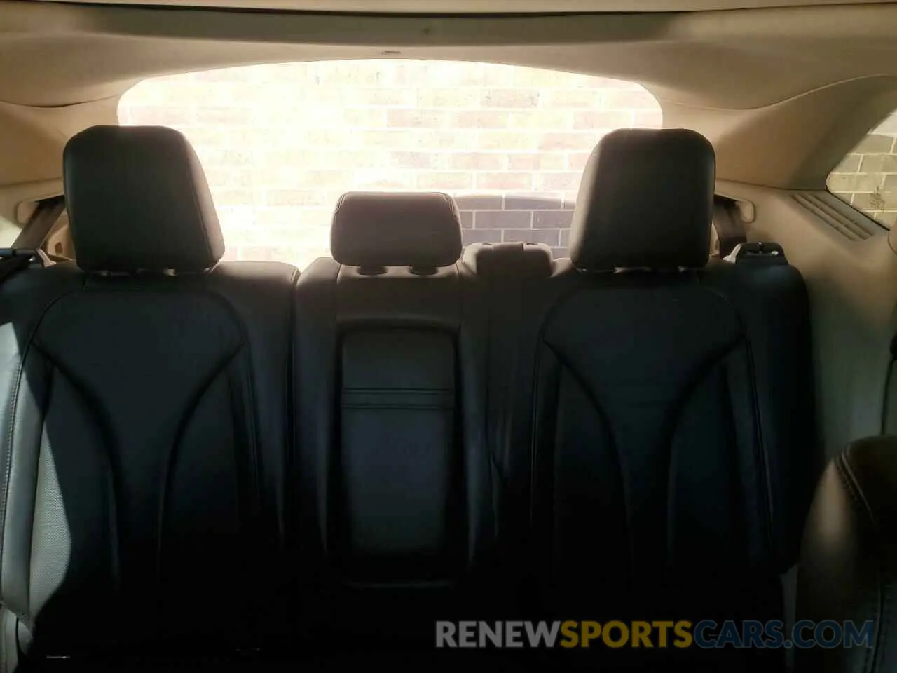 10 Photograph of a damaged car 5LMCJ2D90KUL46326 LINCOLN MKC 2019