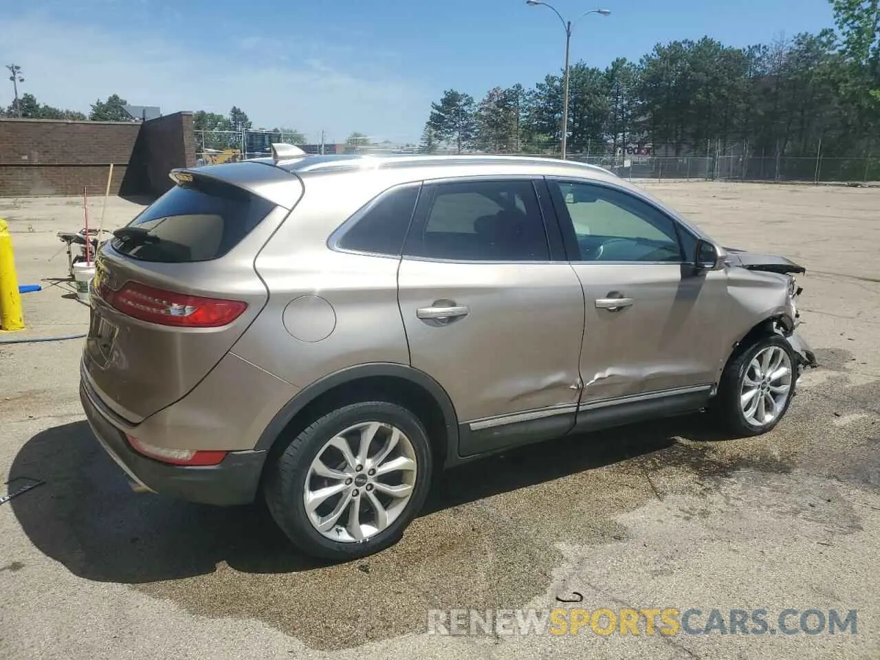 3 Photograph of a damaged car 5LMCJ2D90KUL46326 LINCOLN MKC 2019