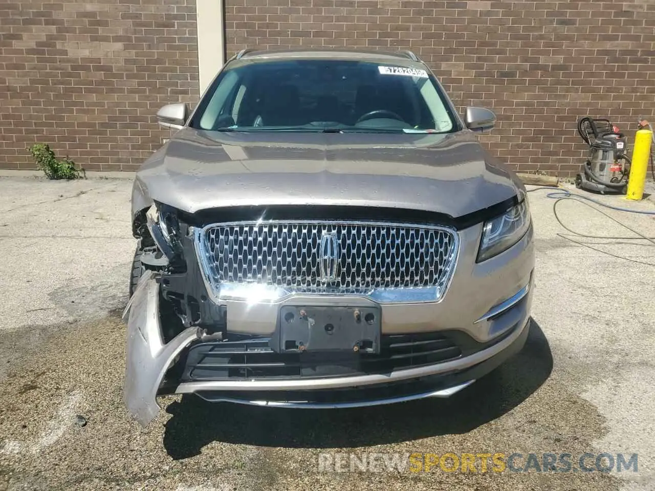 5 Photograph of a damaged car 5LMCJ2D90KUL46326 LINCOLN MKC 2019