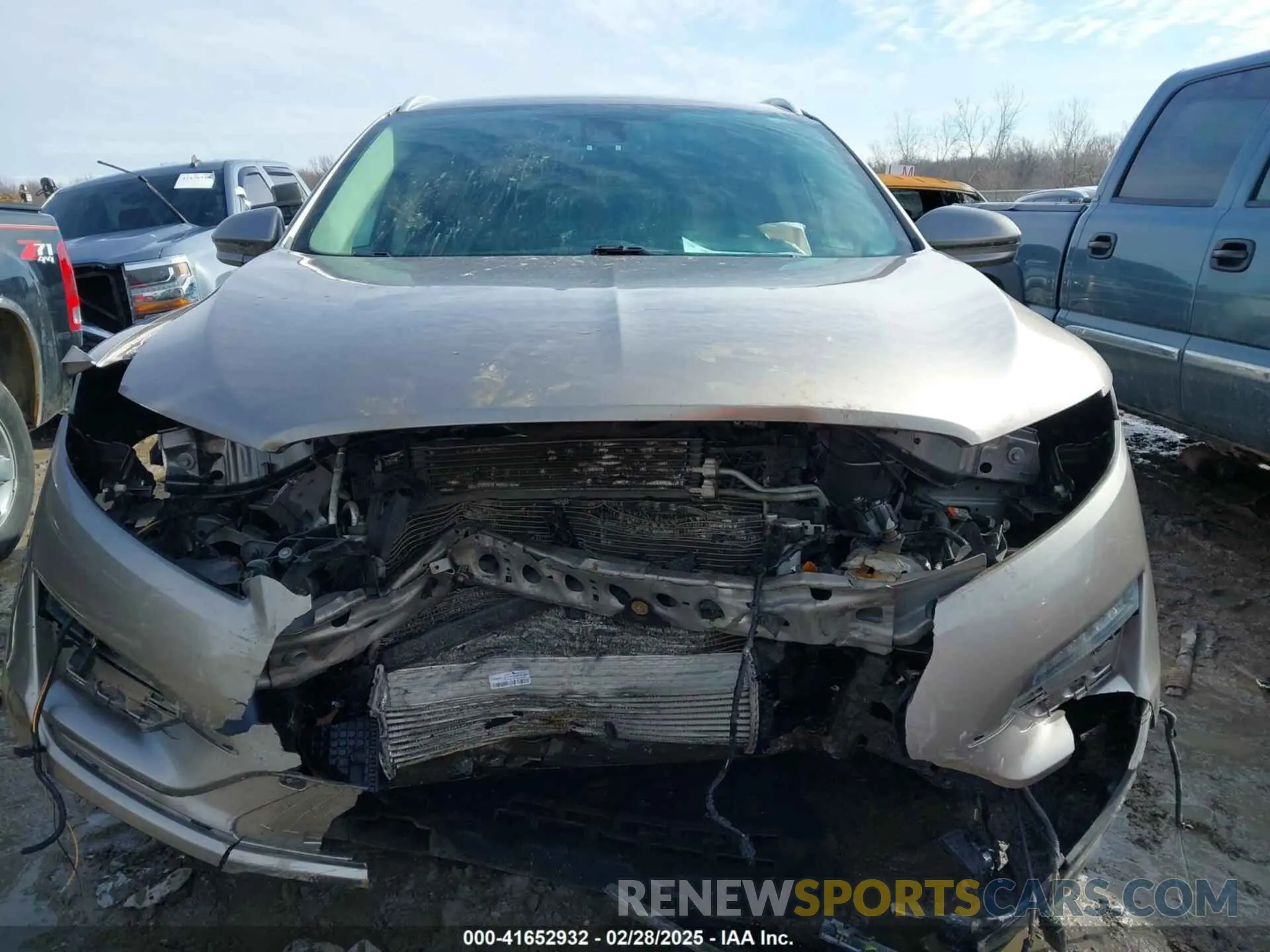 13 Photograph of a damaged car 5LMCJ2D92KUL12338 LINCOLN MKC 2019