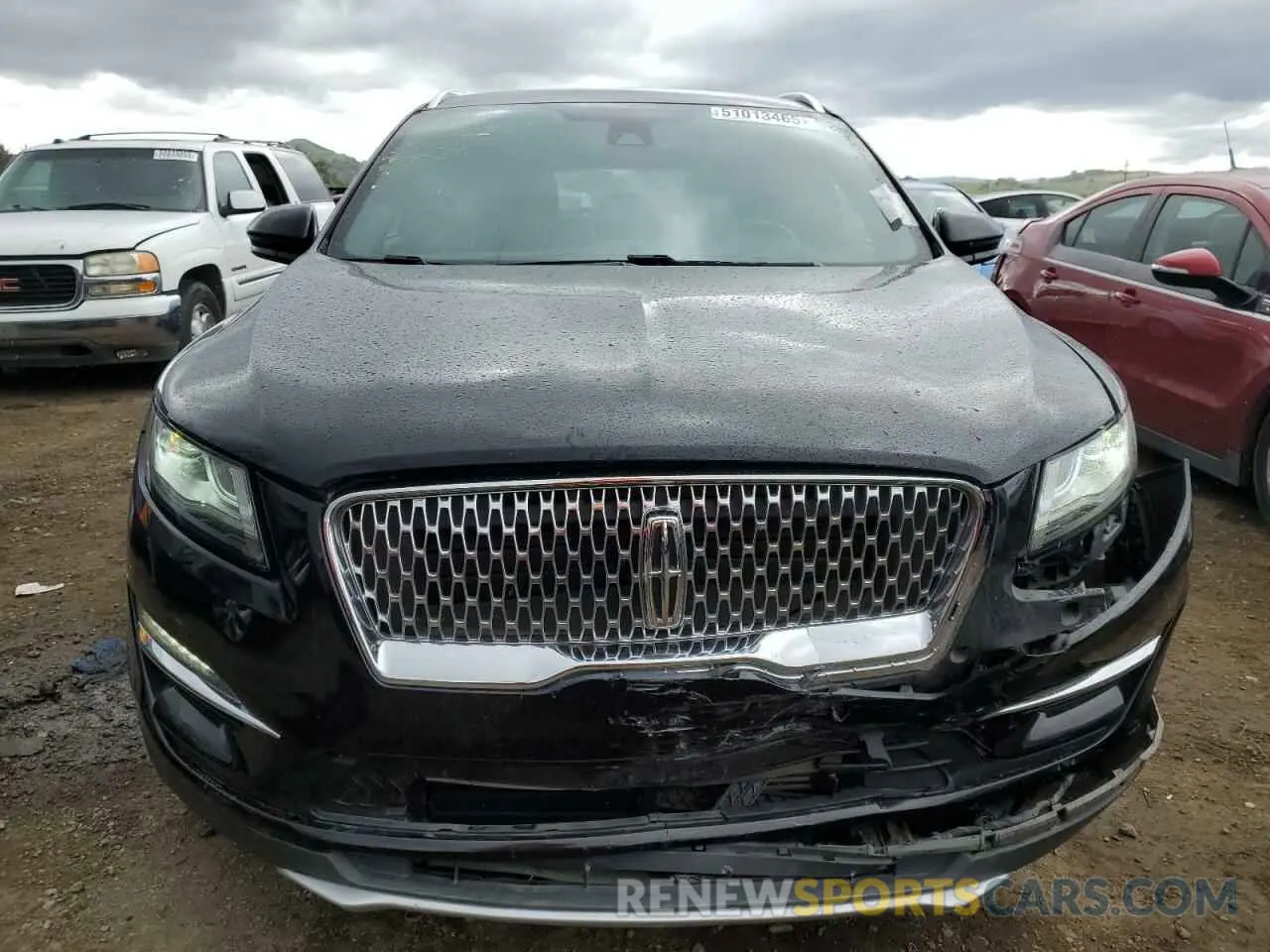 5 Photograph of a damaged car 5LMCJ2D92KUL29608 LINCOLN MKC 2019