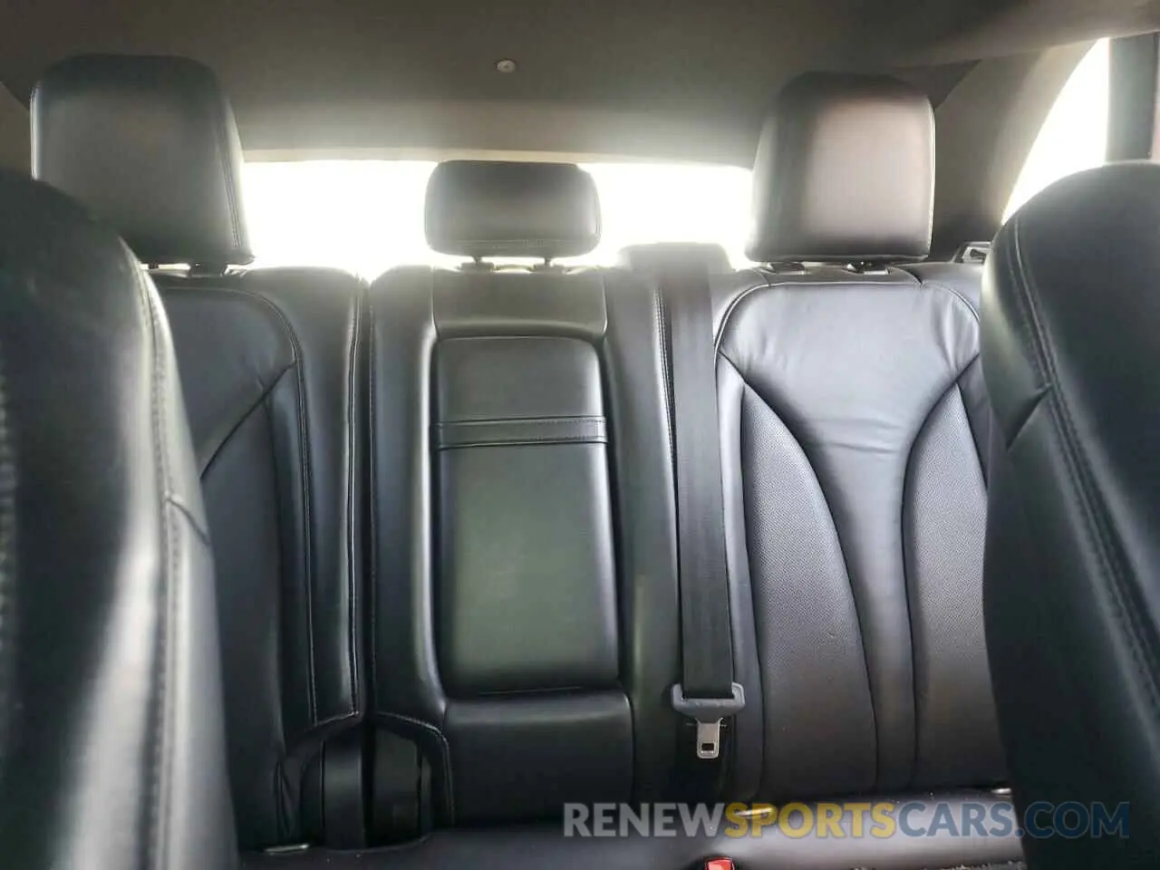 10 Photograph of a damaged car 5LMCJ2D93KUL03390 LINCOLN MKC 2019