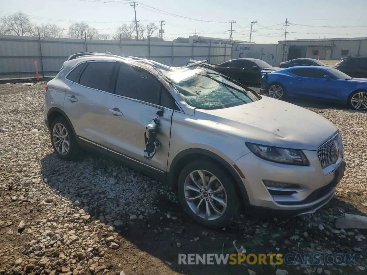 4 Photograph of a damaged car 5LMCJ2D93KUL03390 LINCOLN MKC 2019
