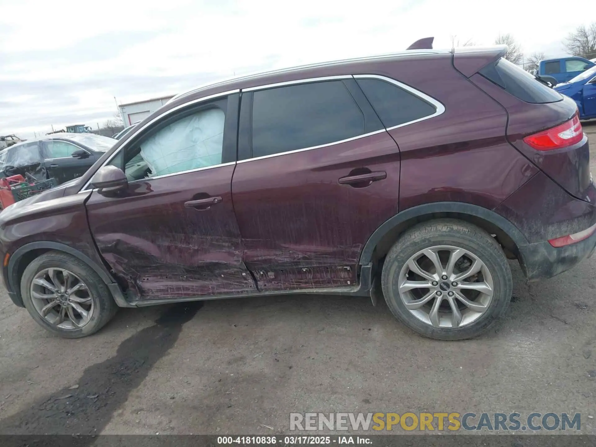 14 Photograph of a damaged car 5LMCJ2D93KUL21128 LINCOLN MKC 2019