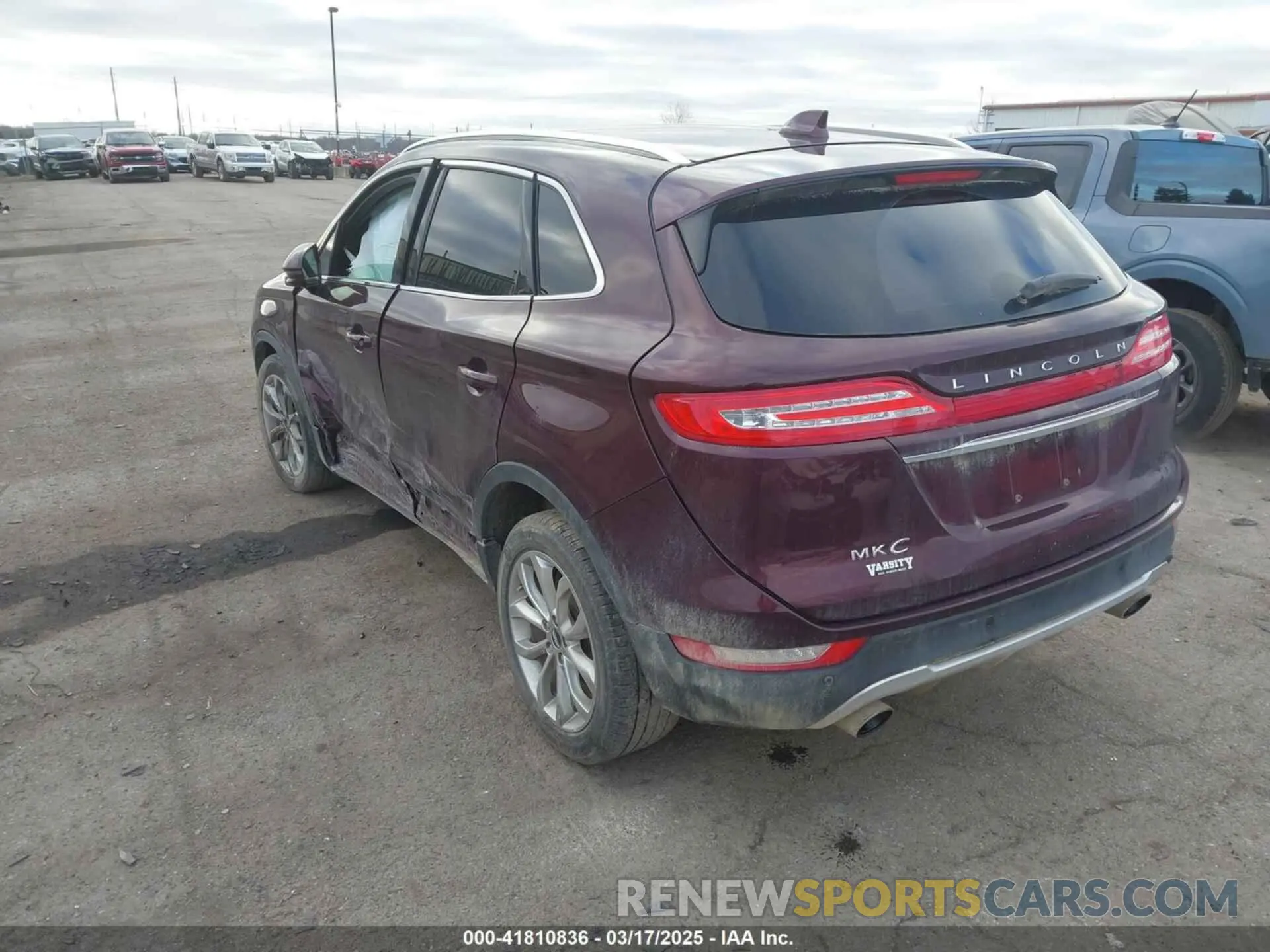 3 Photograph of a damaged car 5LMCJ2D93KUL21128 LINCOLN MKC 2019