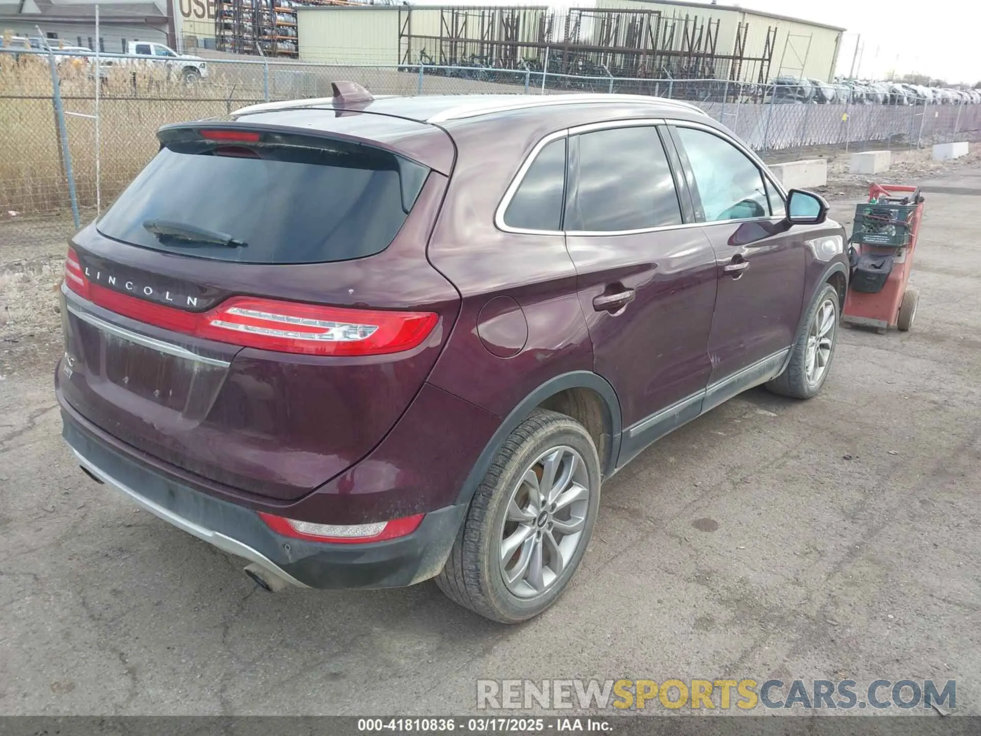 4 Photograph of a damaged car 5LMCJ2D93KUL21128 LINCOLN MKC 2019