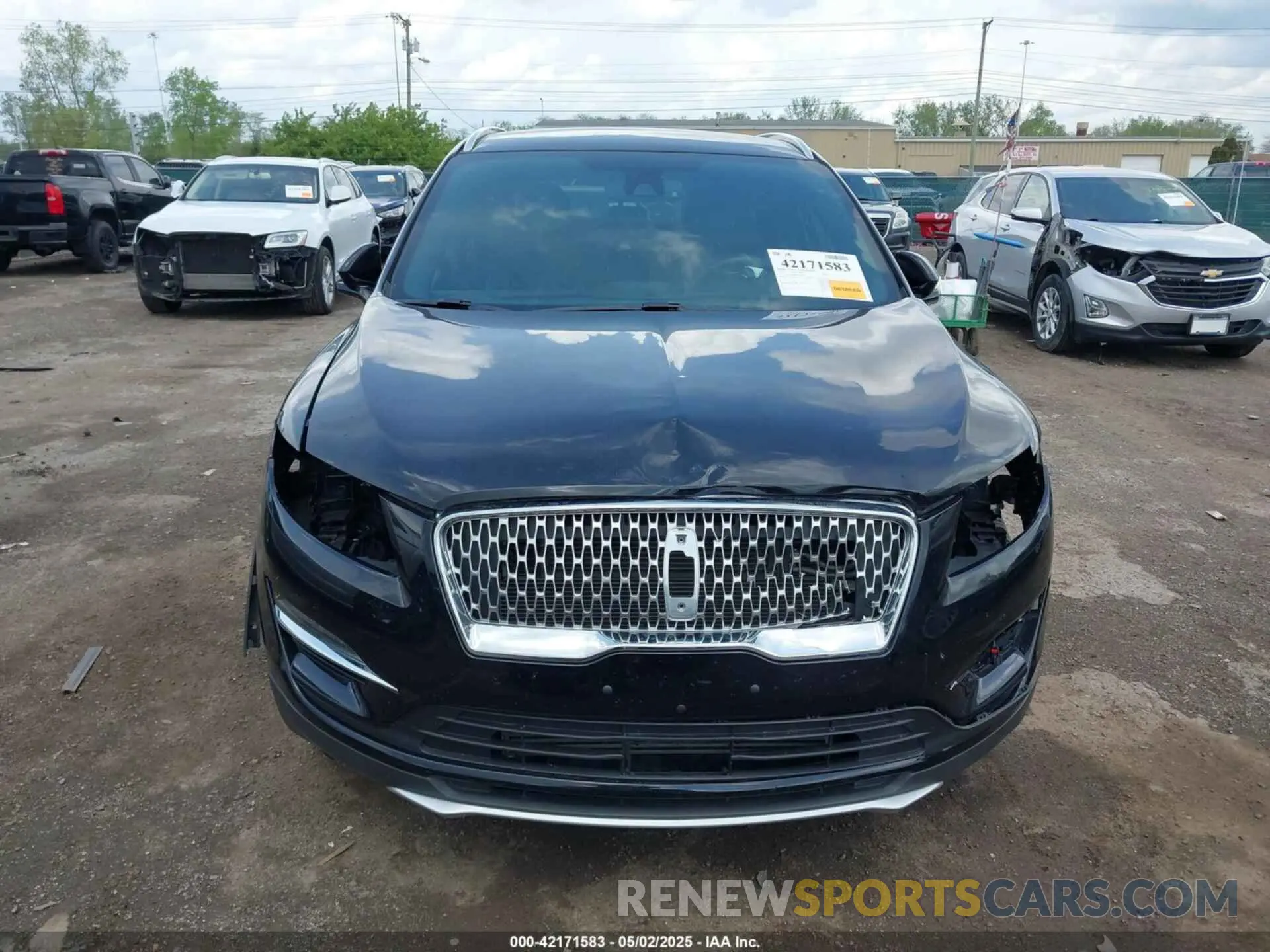 13 Photograph of a damaged car 5LMCJ2D94KUL12678 LINCOLN MKC 2019