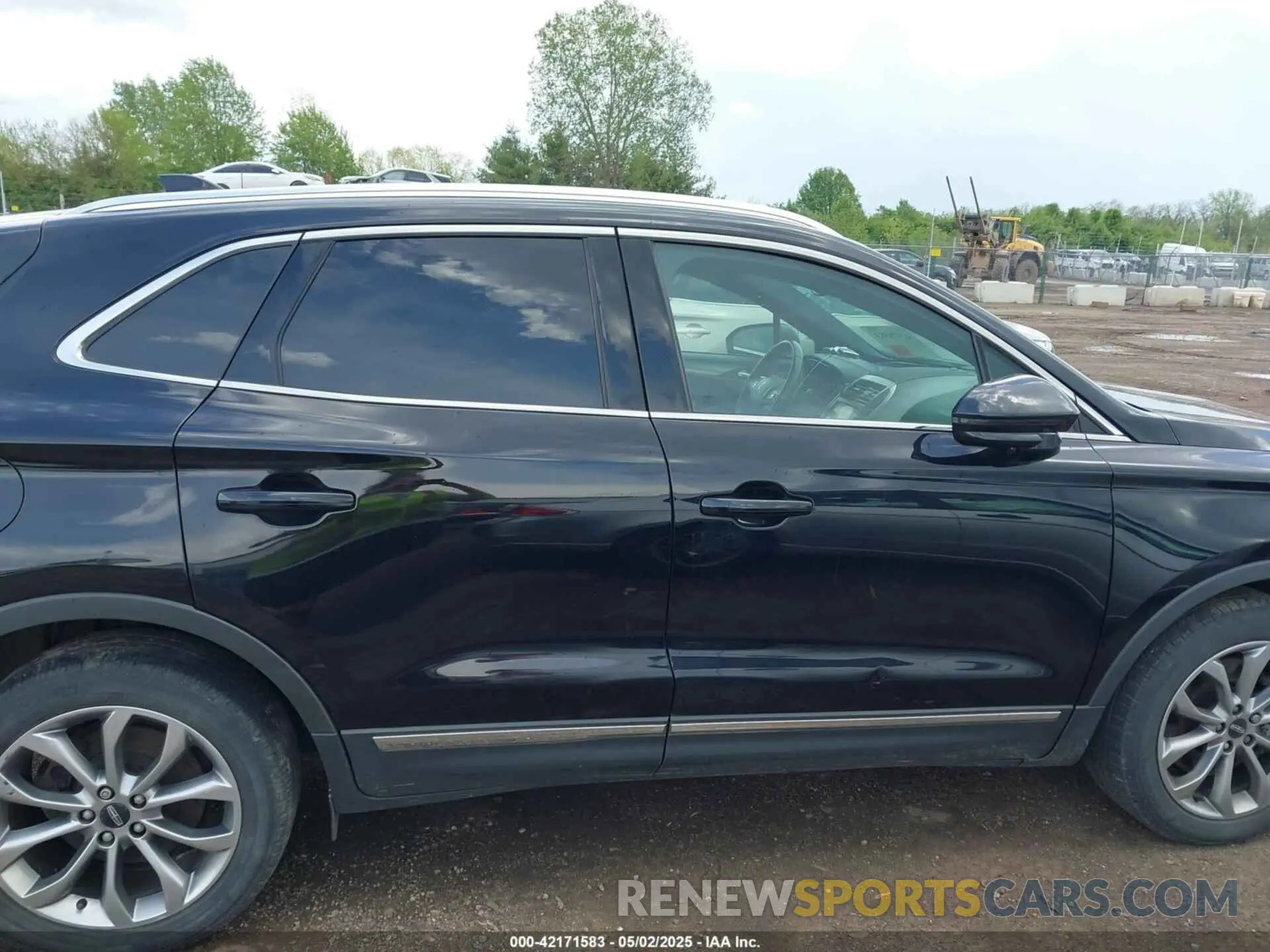 14 Photograph of a damaged car 5LMCJ2D94KUL12678 LINCOLN MKC 2019