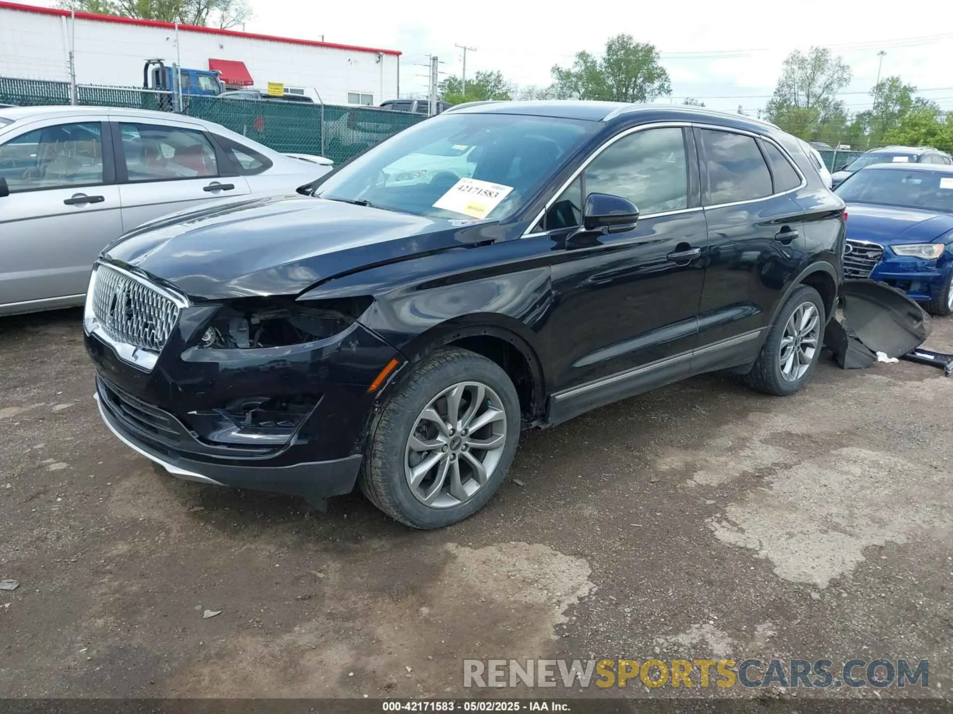 2 Photograph of a damaged car 5LMCJ2D94KUL12678 LINCOLN MKC 2019