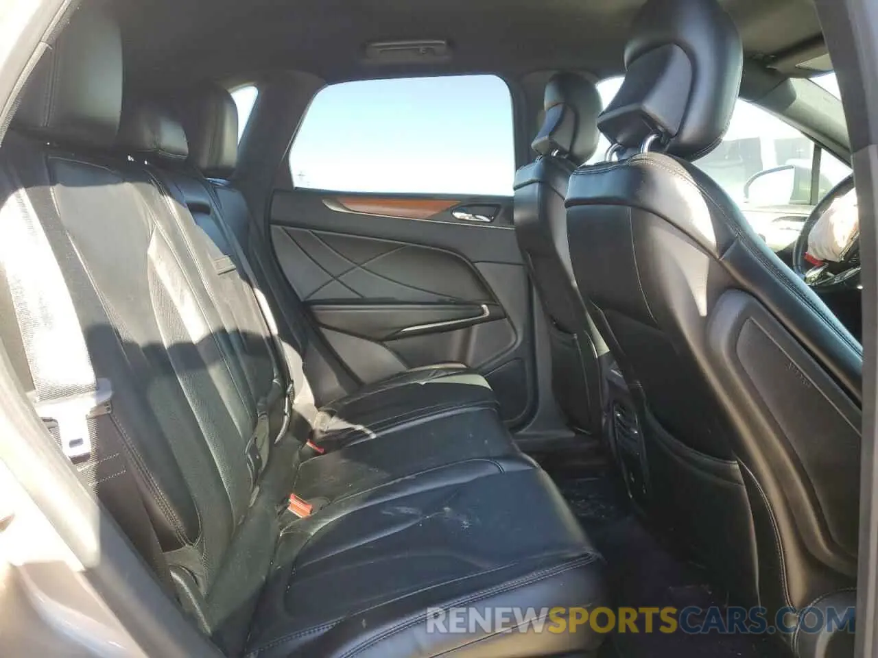 11 Photograph of a damaged car 5LMCJ2D96KUL02511 LINCOLN MKC 2019