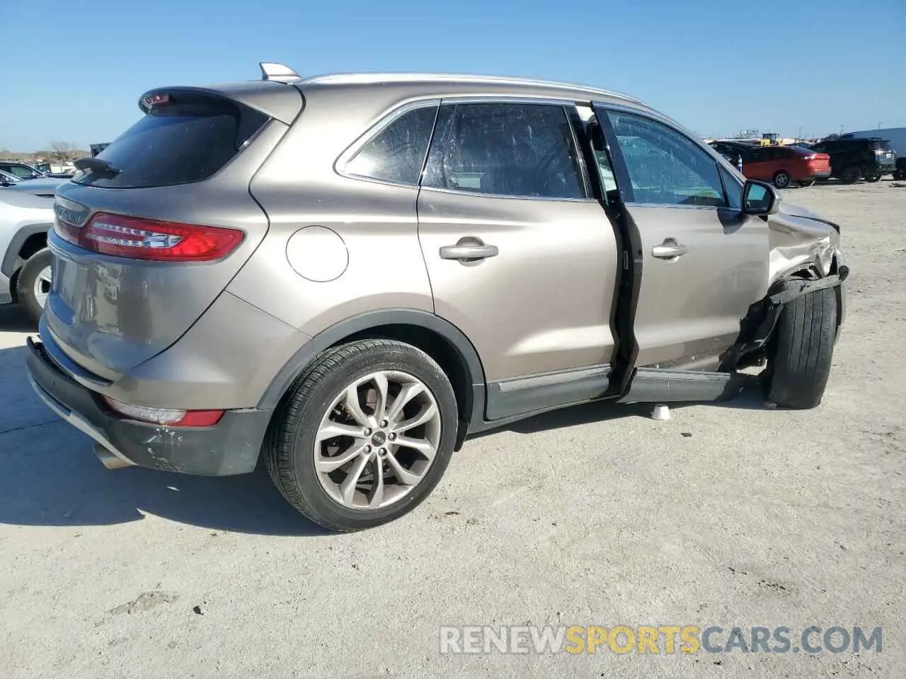 3 Photograph of a damaged car 5LMCJ2D96KUL02511 LINCOLN MKC 2019