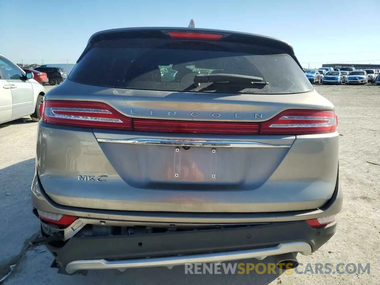 6 Photograph of a damaged car 5LMCJ2D96KUL02511 LINCOLN MKC 2019