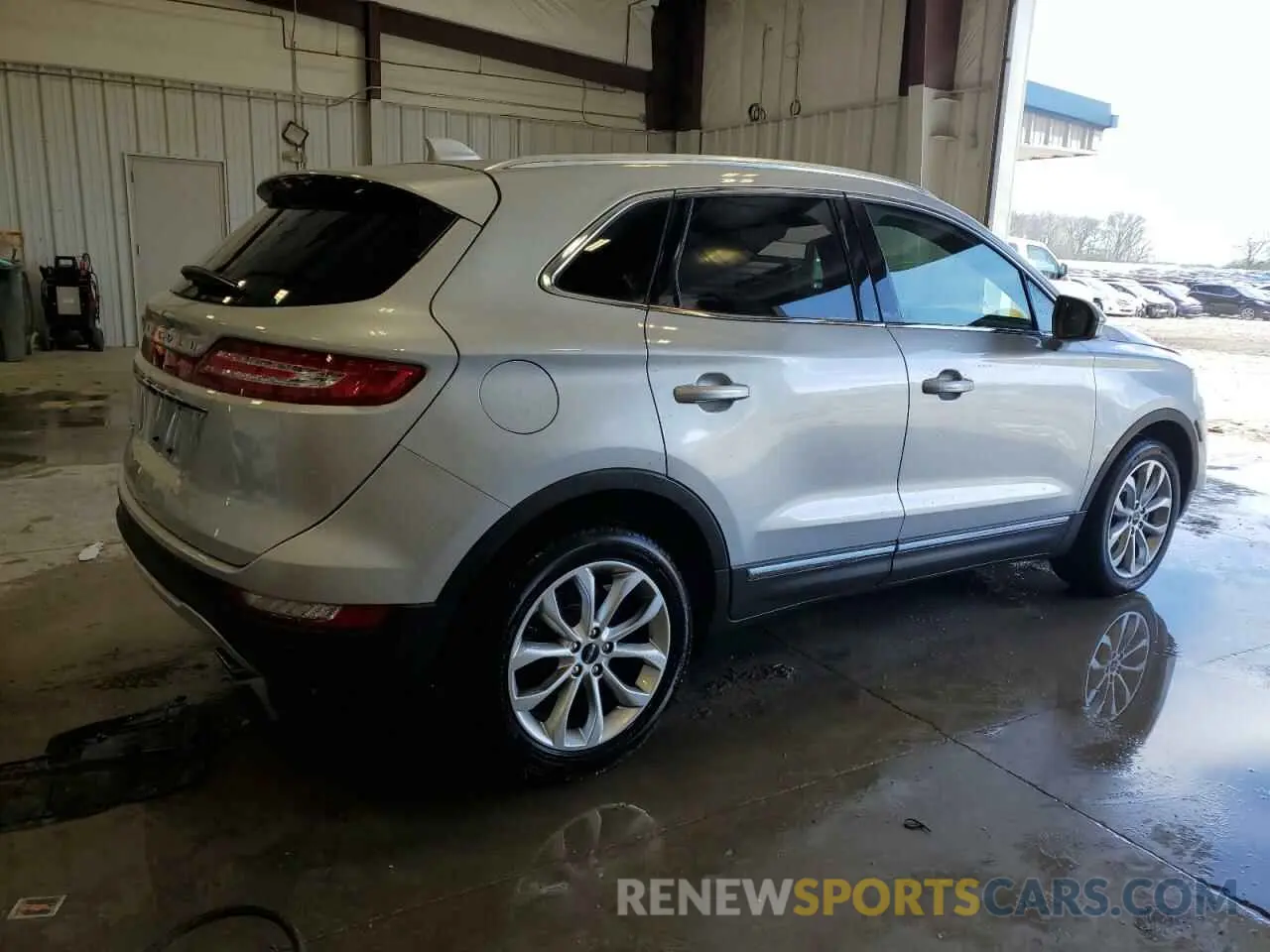 3 Photograph of a damaged car 5LMCJ2D98KUL47904 LINCOLN MKC 2019