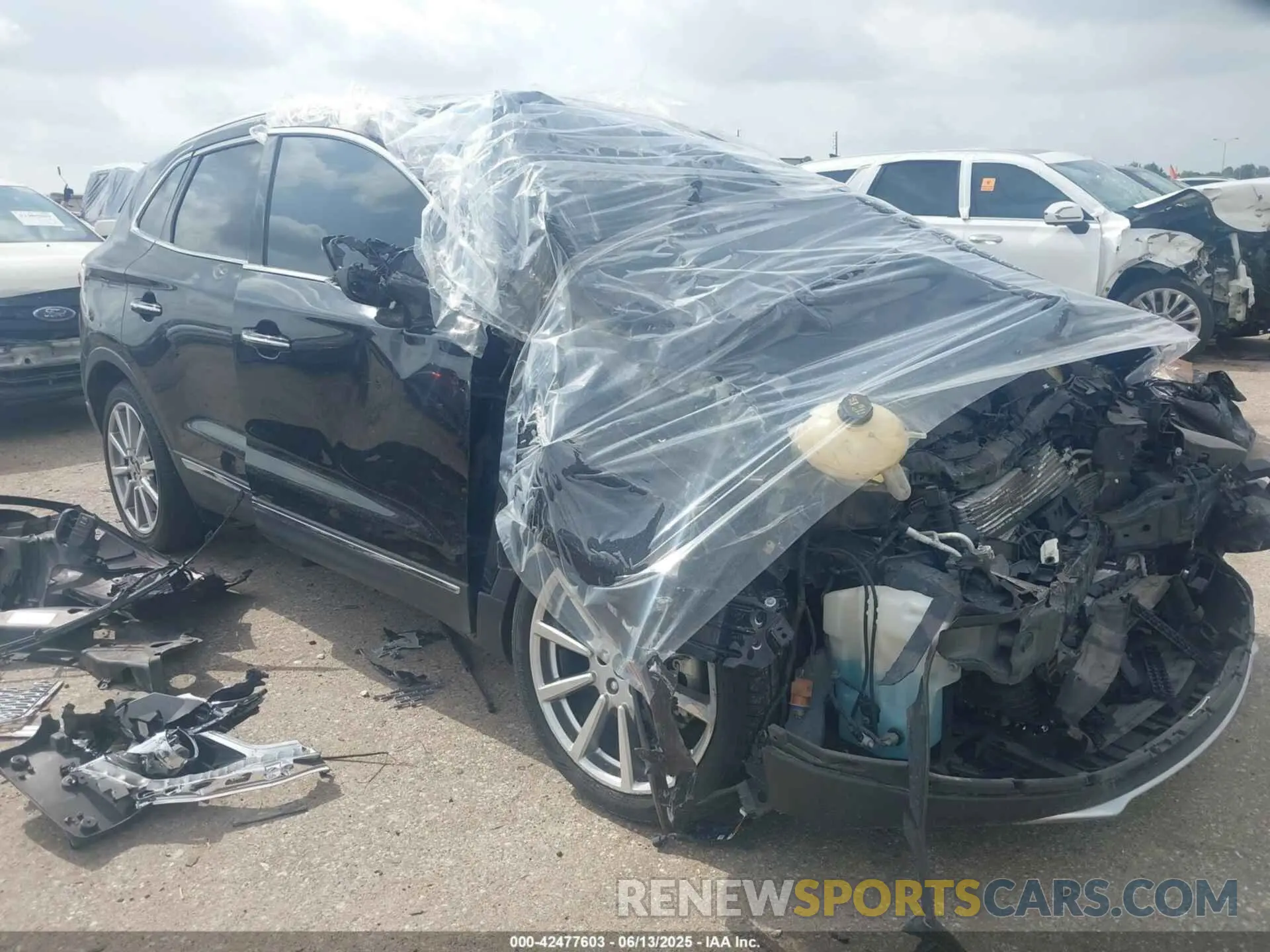 1 Photograph of a damaged car 5LMCJ3C90KUL08716 LINCOLN MKC 2019