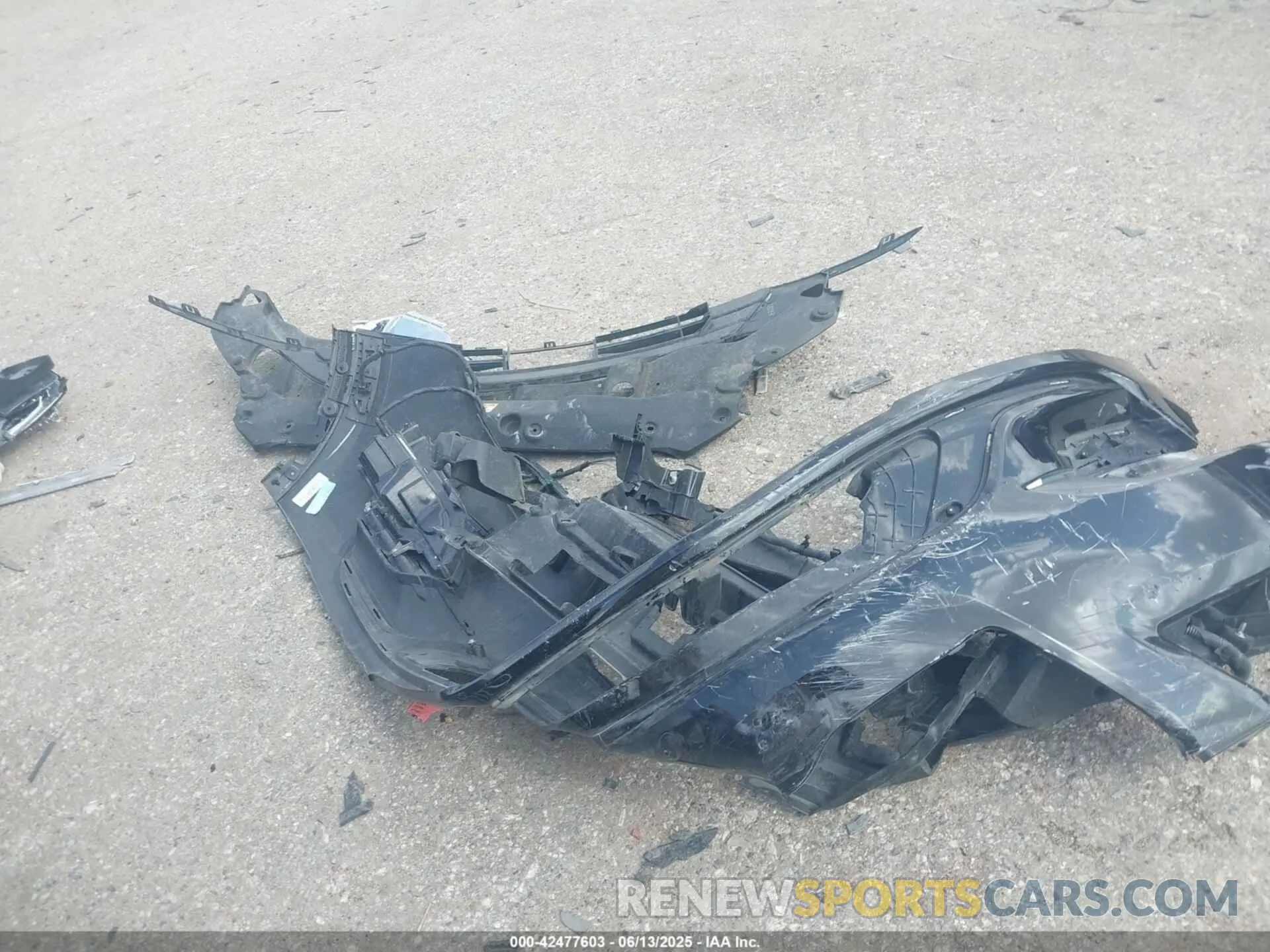 11 Photograph of a damaged car 5LMCJ3C90KUL08716 LINCOLN MKC 2019