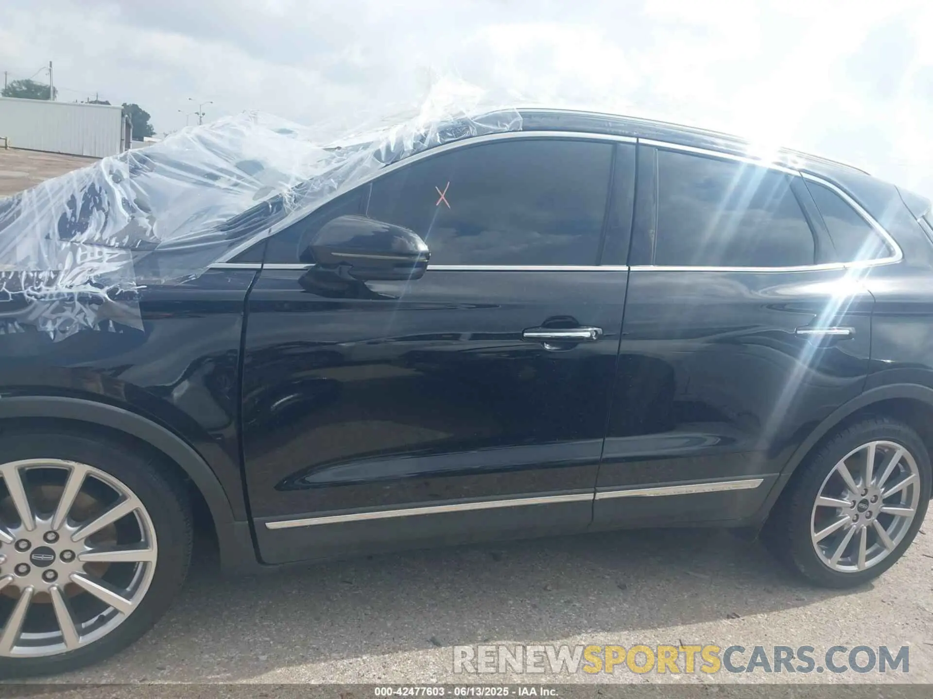 14 Photograph of a damaged car 5LMCJ3C90KUL08716 LINCOLN MKC 2019