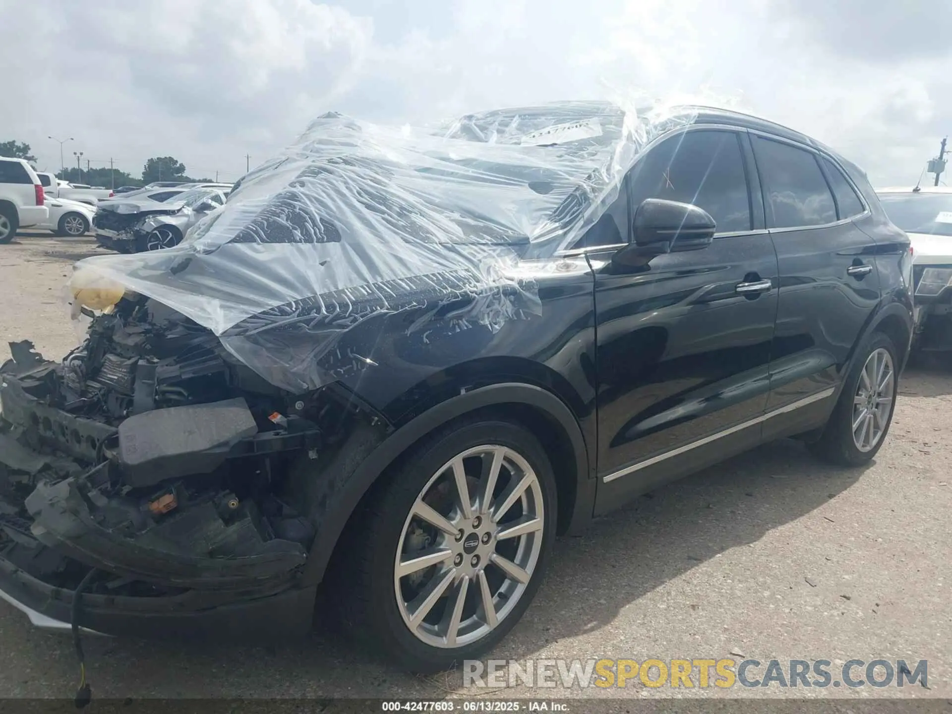 2 Photograph of a damaged car 5LMCJ3C90KUL08716 LINCOLN MKC 2019
